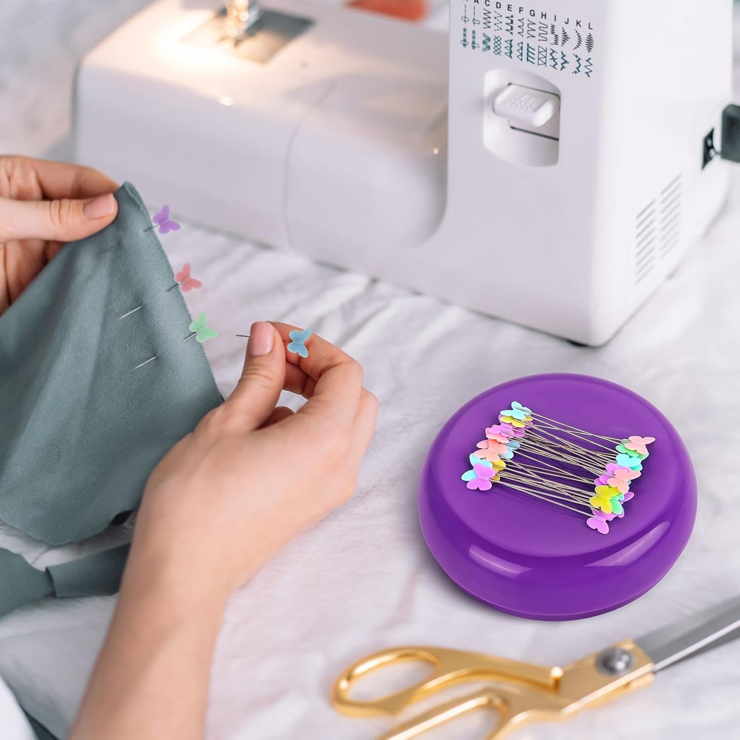 Oukitoymer Magnetic Pin Cushion with 100pcs Butterfly Head Straight Pins, Bobby Pin Holder for Sewing, Magnet Needle Cushion, Paper Clip Collector, Secure Pin Storager, Sewing & Quilting Accessories