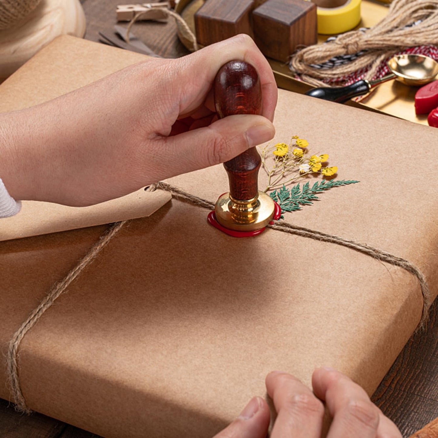 Wax Seal Kit with 24 Colors Wax Seal Beads 600pcs, 6PCS Wax Seal Stamps, Electric Sealing Wax Warmer, Envelopes and Wax Seal Metallic Pen for Gift and Decoration (Cartoon)