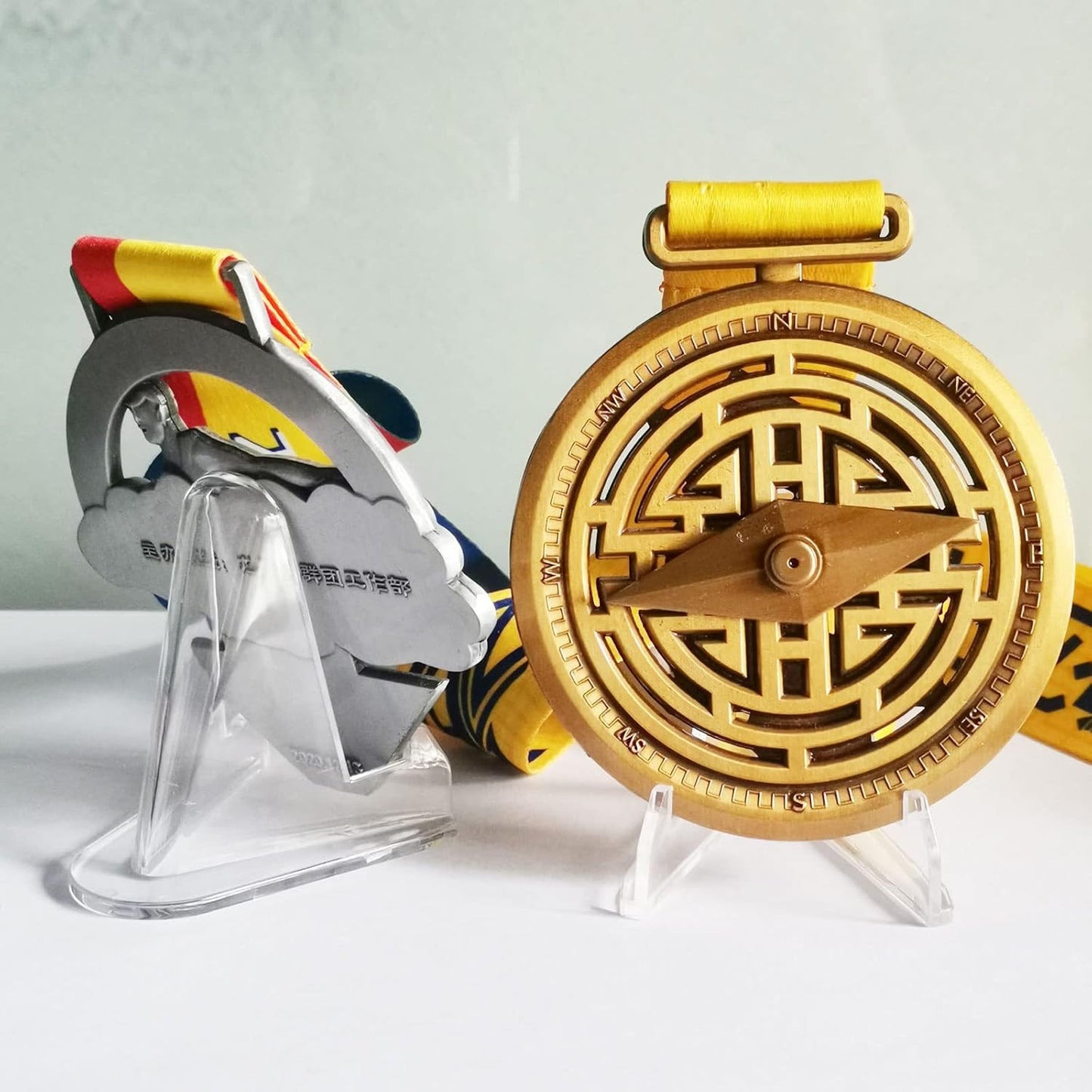 22 Packs(2.7 Inch) Acrylic Easel Stands Display Stands/Plate Stands Coin Display Easel Holder for Air-Tite Coins Pocket Watches Capsules Challenge Medals Casino Chips , Photo Display,Baseball Sports