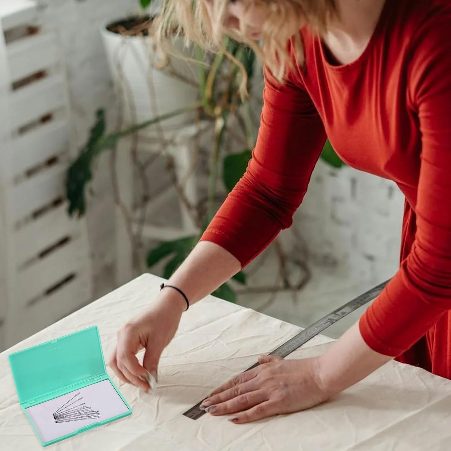 PATIKIL Magnetic Needle Storage Case, Plastic Portable Sewing Pin Keeper Needle Organizer Box Container for Embroidery Knitting Stitching, Green