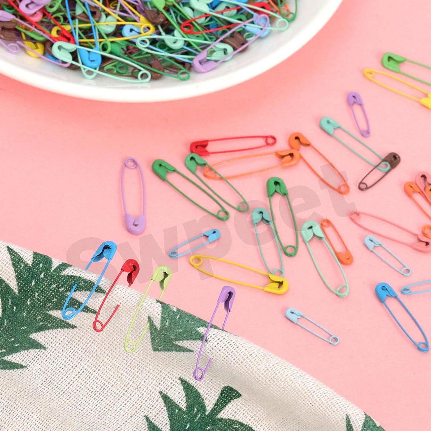 Swpeet 440Pcs 19mm/0.75 Inch Colorful Safety Pins Assortment Kit, Rust Resistant Steel Small Safety Pin Kit with Clear Case, Mini Safety Pins for Sewing, Clothes, Craft Arts