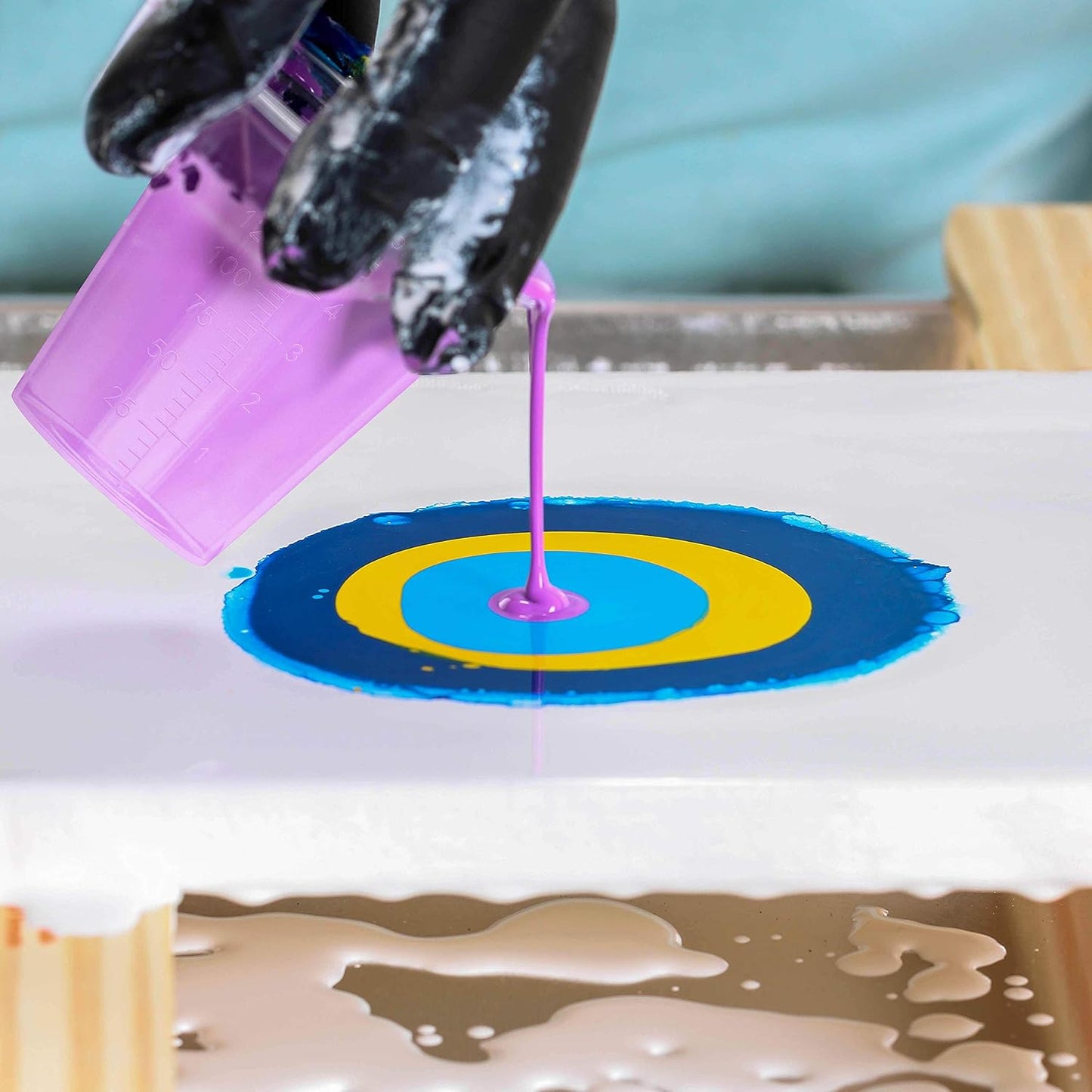 Pouring Masters 5 Oz (150 ml) Liquid Measuring Cups - Plastic Graduated Cup (50 Pack) with 25 Sticks - Reusable Mixing Cups for Paint, Craft, Kitchen, Lab, Medical Supplies, Epoxy Resin, Art