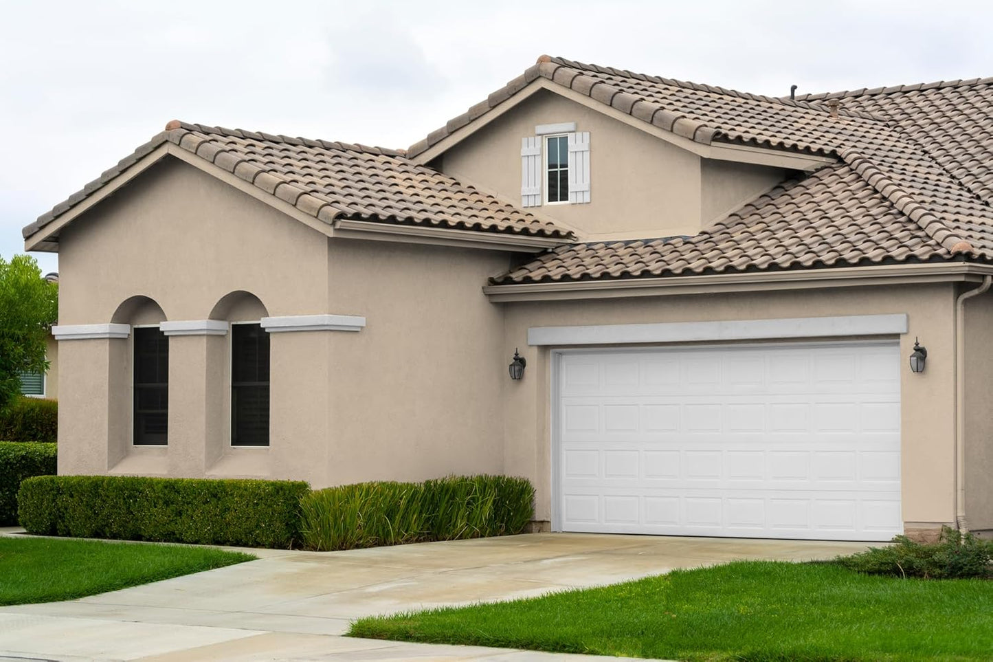 EVOLVE Paint & Primer: Environment-friendly, Low Sheen with One-coat Coverage for Interior & Exterior surfaces (Natural Beige, 5-Gallon)