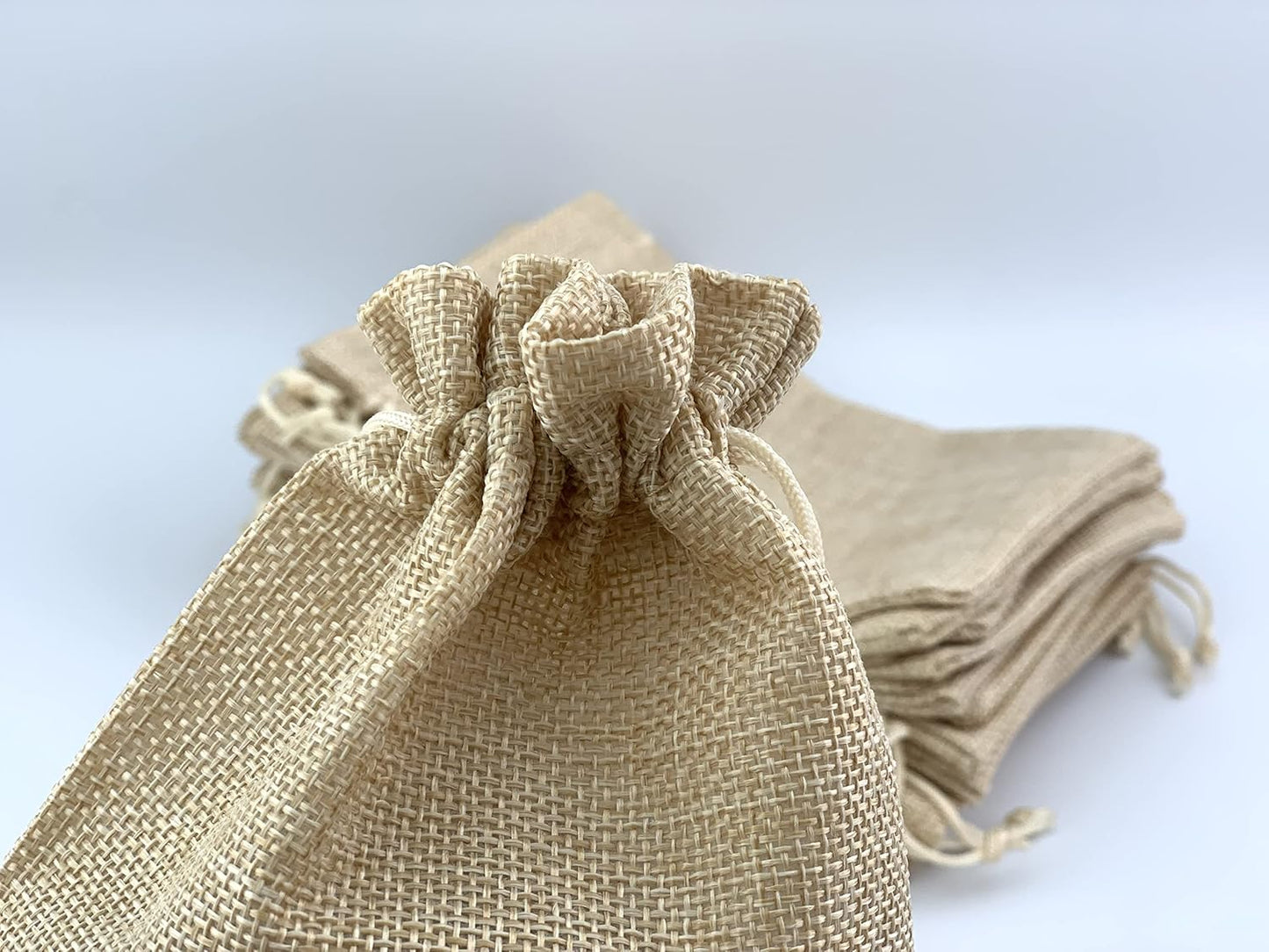 Palmhomee Pack of 25 Burlap Gift Bags with Drawstring Linen Jewelry Pouches Wedding Hessian Jute Bags for Birthday and Treat Pouches Party Wedding Favors Gift (7x9 Inch, Ivory)