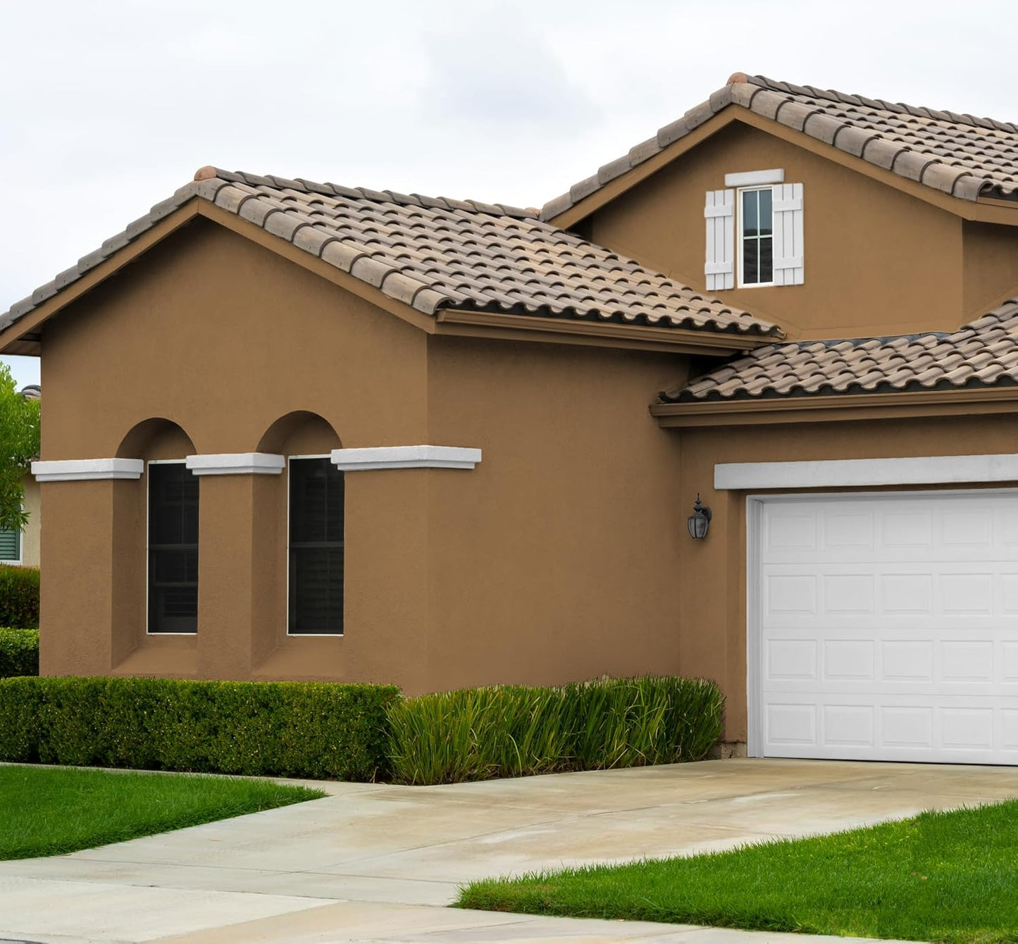 EVOLVE Paint & Primer: Environment-friendly, Low Sheen with One-coat Coverage for Interior & Exterior surfaces (Autumn Brown, 5-Gallon)