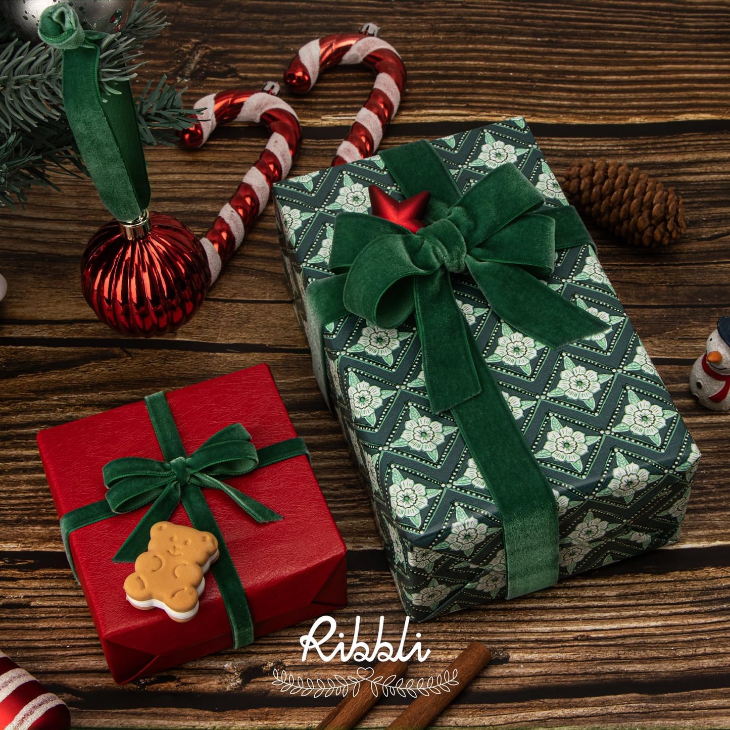 Ribbli Polyester Forest Green Velvet Ribbon,5/8 Inches Continuous10-Yard Spool,Christmas Ribbon for Gift Wrapping,Floral Bouquets, Home Decor