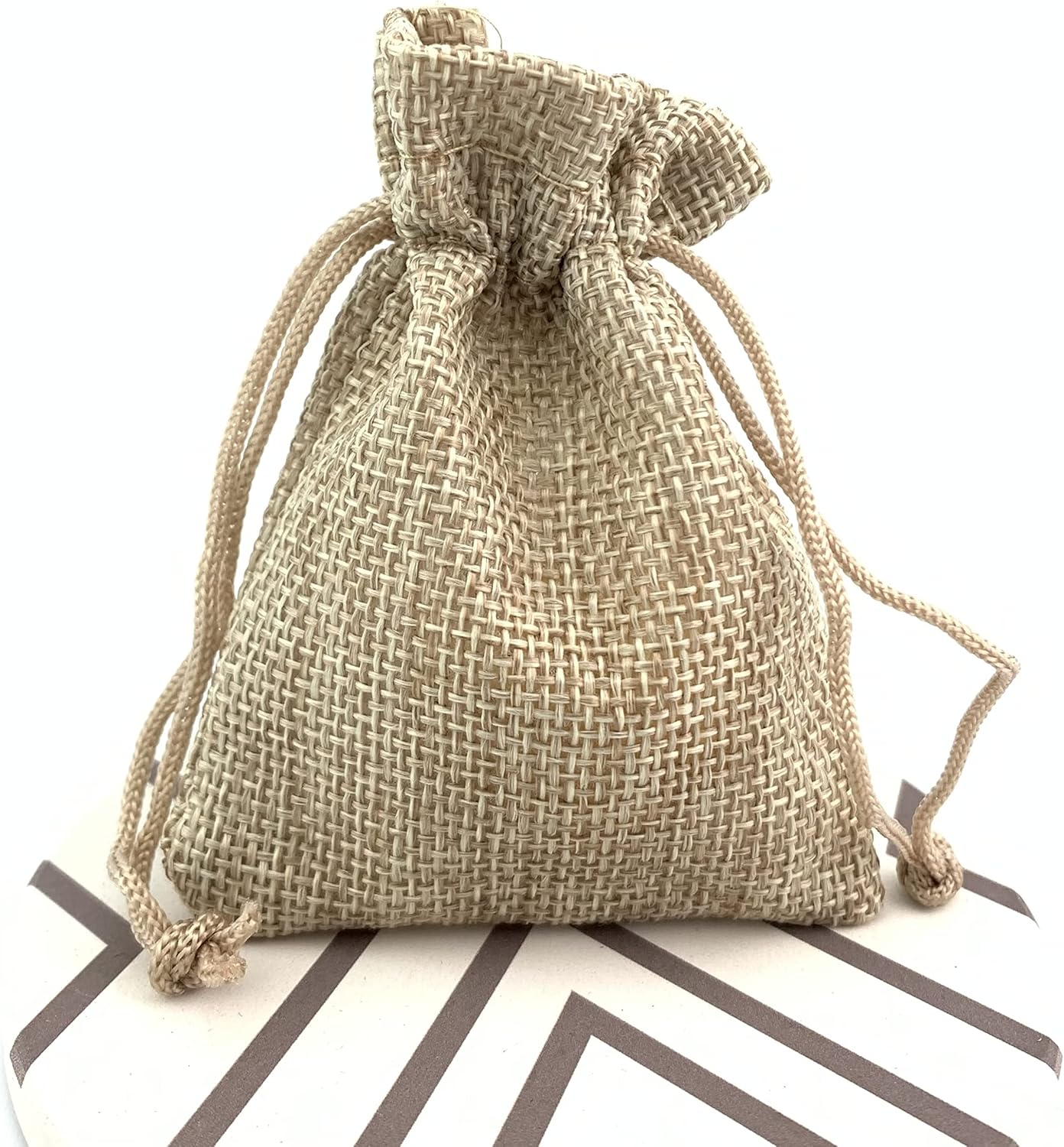 Palmhomee Pack Of 25 Burlap Gift Bags with Drawstring Linen Jewelry Pouches Wedding Hessian Jute Bags for Birthday and Treat Pouches Party Wedding Favors Gift (3.6x4.8 Inch, Burlap)