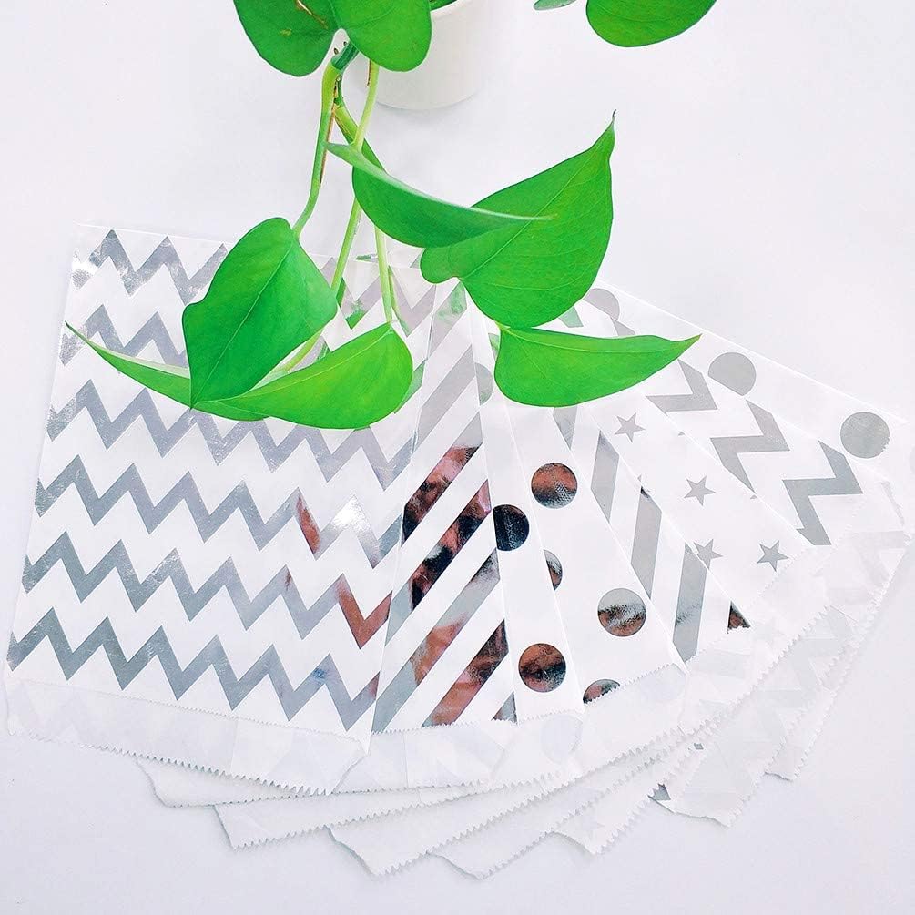 KEYYOOMY 200 Pcs Silver Candy Buffet Bags Small Cookie Bags Polka Dot Paper Treat Bag for Wedding Birthday Party (5 inch X 7 inch)