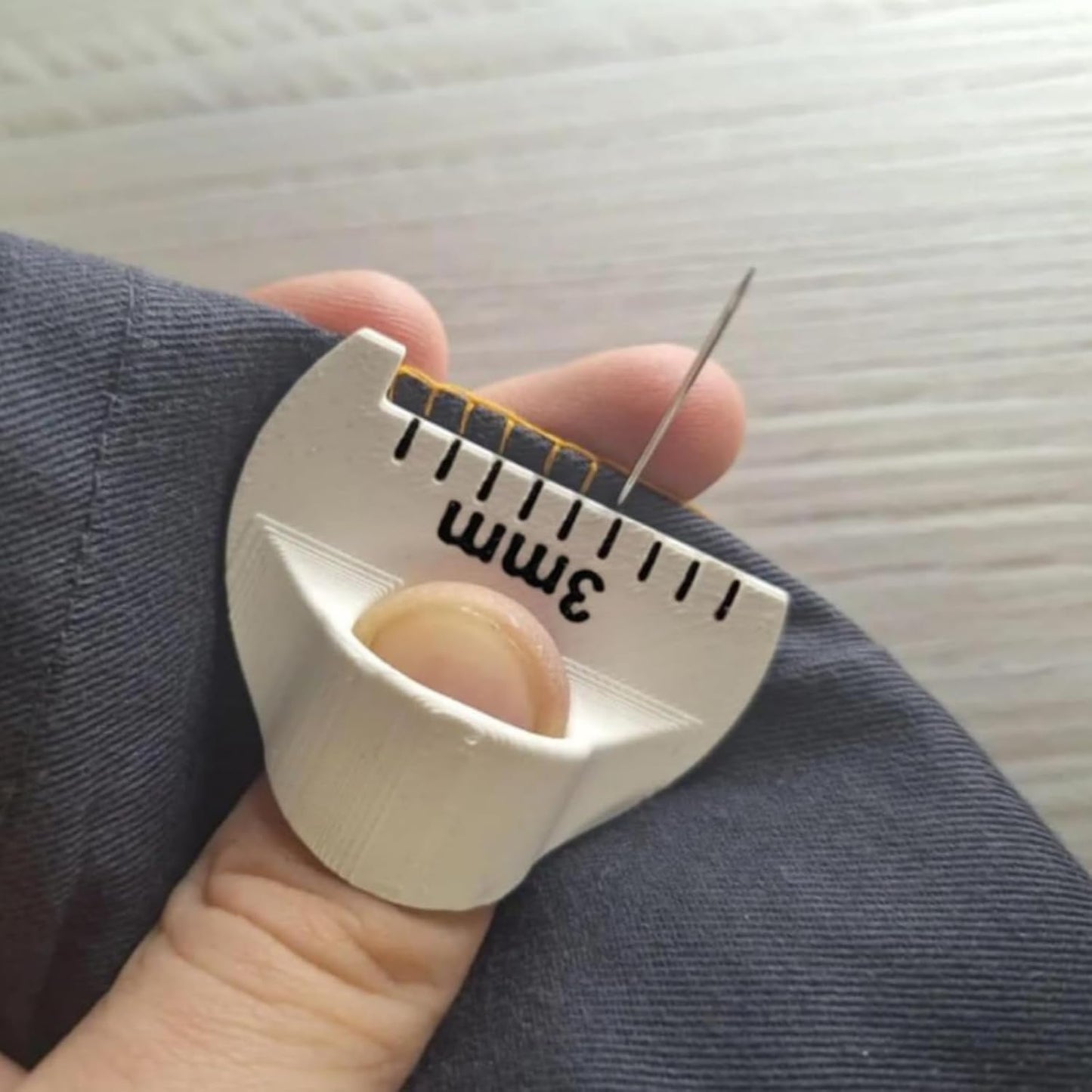 Sewing Finger Ruler for Even Stitches, Magnetic Seam Guide Sewing Kit Supplies Non-Slip Template Mini Measuring Gauge 4mm 3mm 2mm, Quilting Templates Precision Sewing DIY Handmade Sewing Tool (Gray)