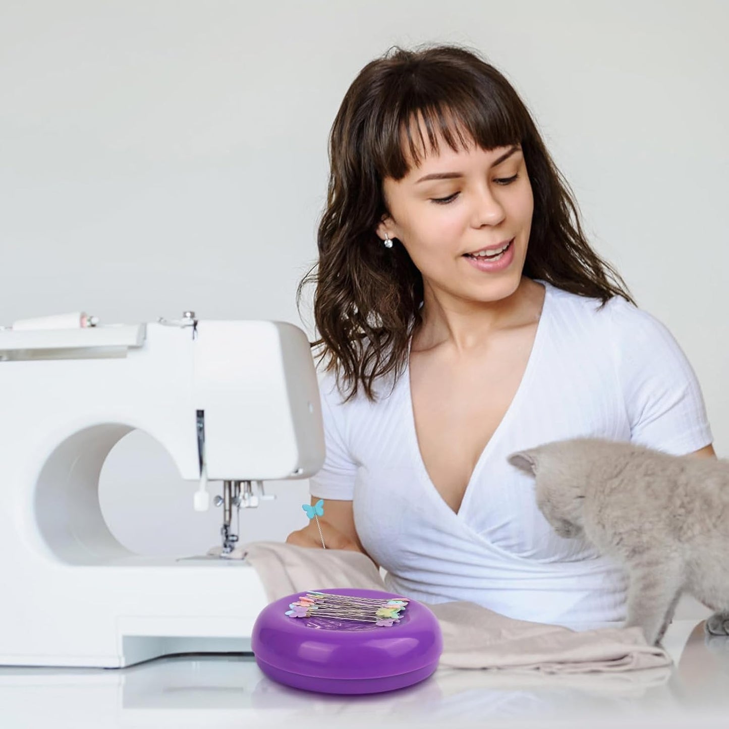 Oukitoymer Magnetic Pin Cushion with 100pcs Butterfly Head Straight Pins, Bobby Pin Holder for Sewing, Magnet Needle Cushion, Paper Clip Collector, Secure Pin Storager, Sewing & Quilting Accessories