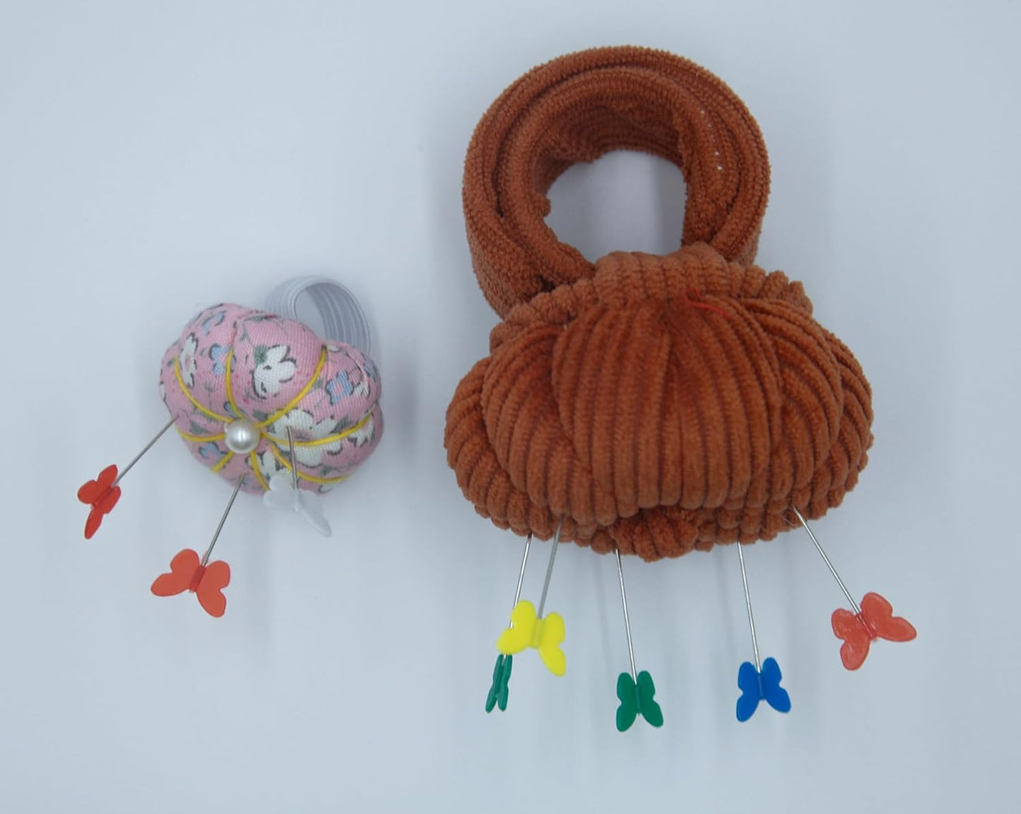 Wrist Pin Cushions, Sewing Needle Cushion kit with 1Pcs Elastic Strap Finger Ring Pincushions, Adjustable Strap Handcraft Needles Holder for Sewing and Quilting.(Maroon)