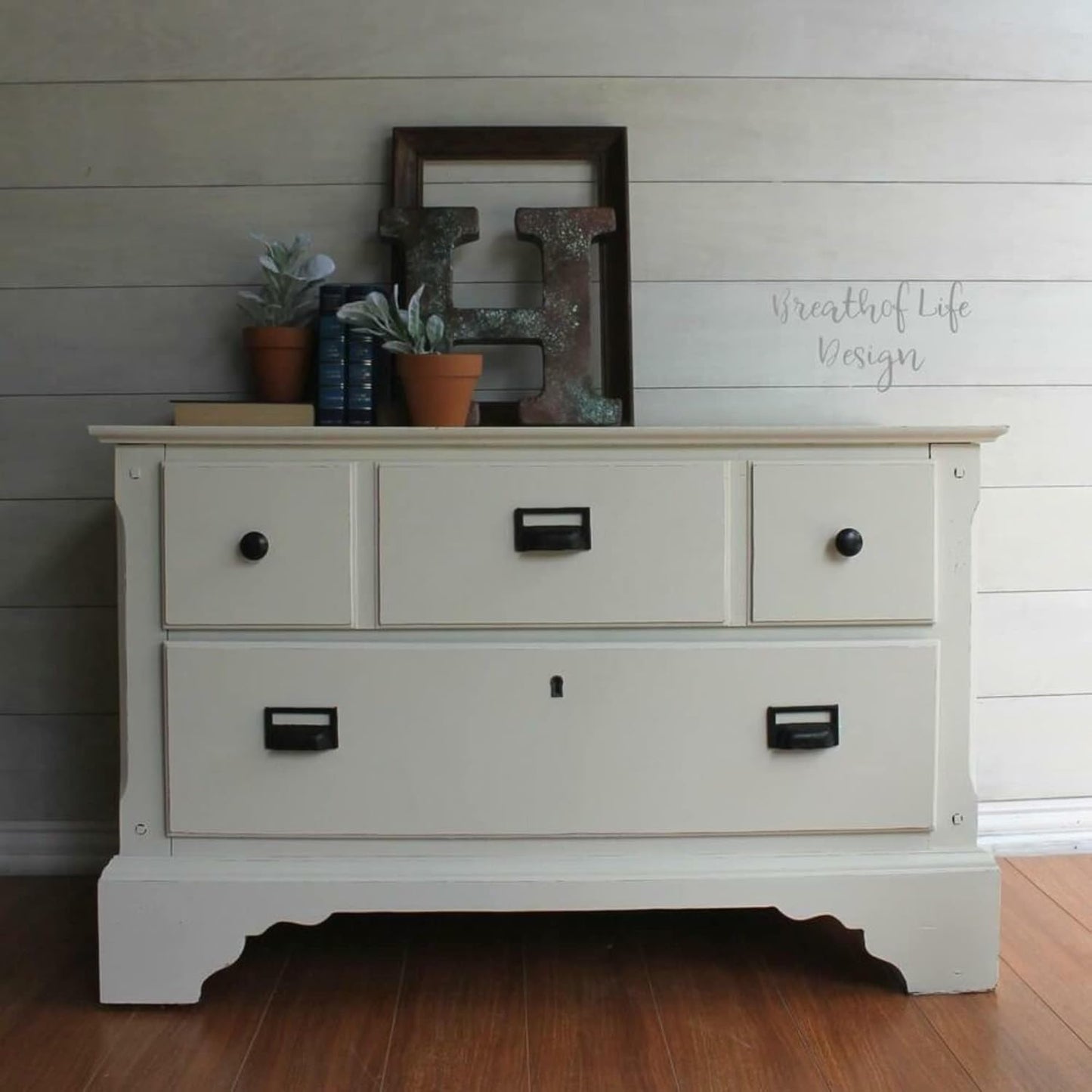 Dixie Belle Paint Company Chalk Finish Furniture Paint - Buttercream (1 Gallon - 128oz) - Matte Creamy White Chic Chalk Mineral DIY Furniture Paint