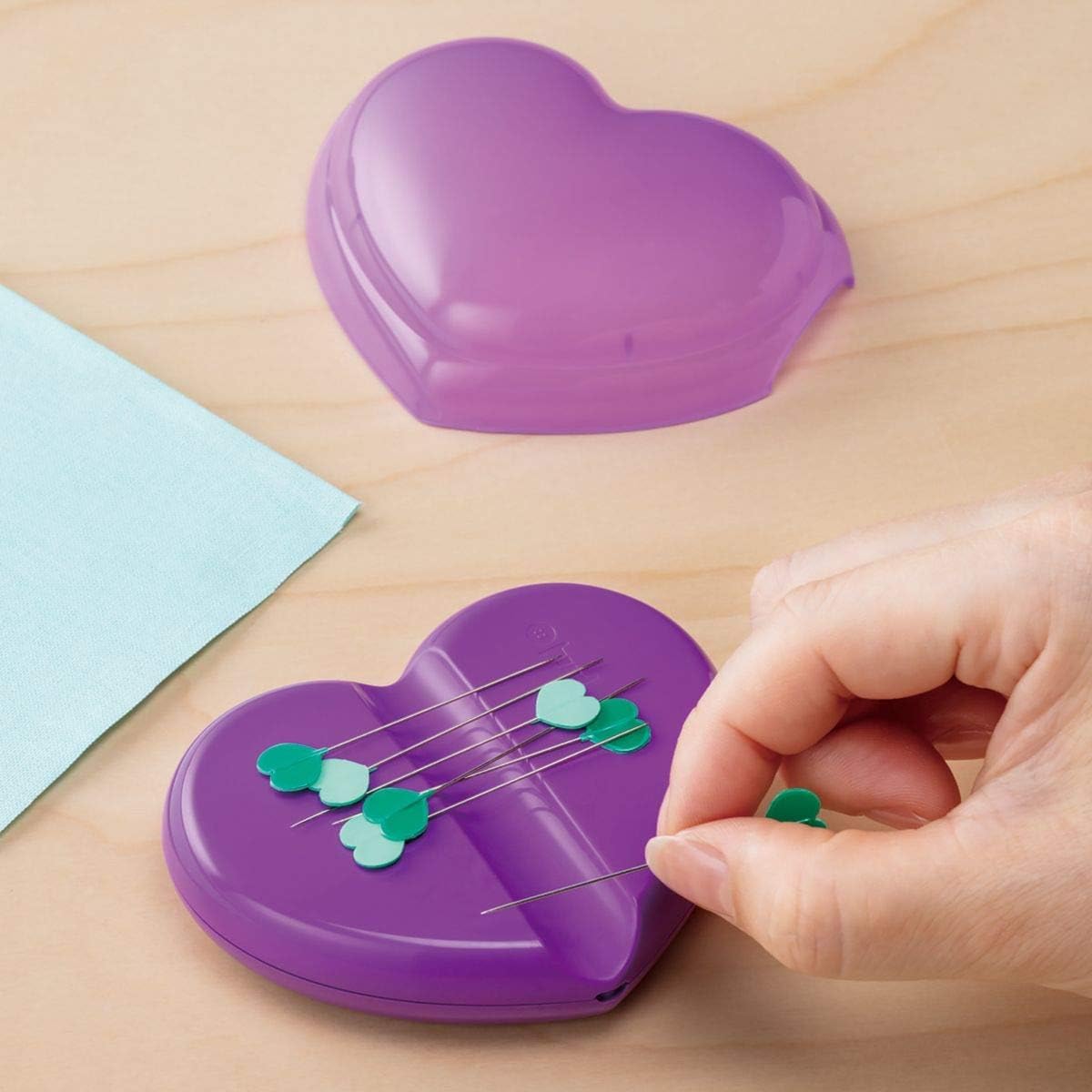 YICBOR Magnetic Pin Cushion with 20pcs Sewing Pins, Heart Magnetic Pins Holder for Storage Sewing Quilting