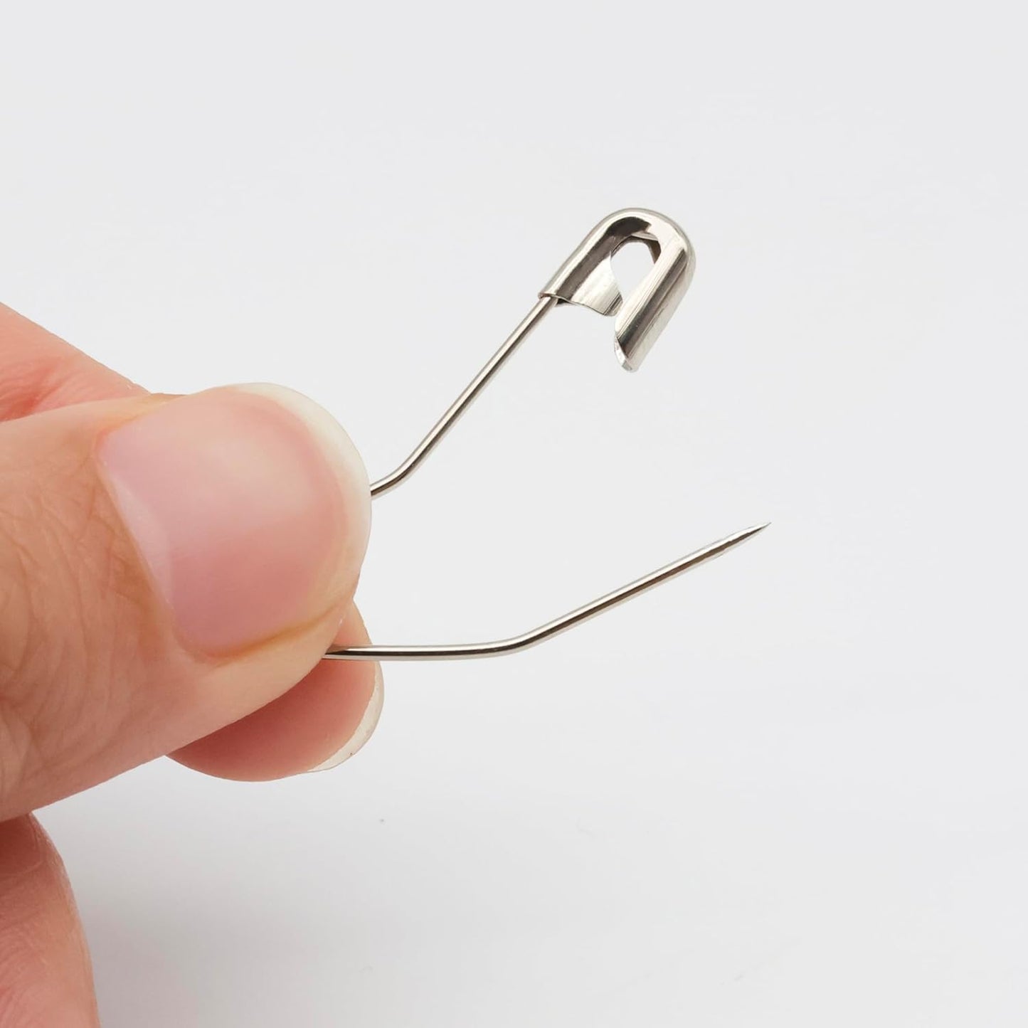 vrupin 100pcs Stainless Steel Curved Safety Pins for Quilting, Safety Pins Bulk Metal Silver Sewing Pins Clothing Clips Tool Decorative Safety pins (1.25inch)