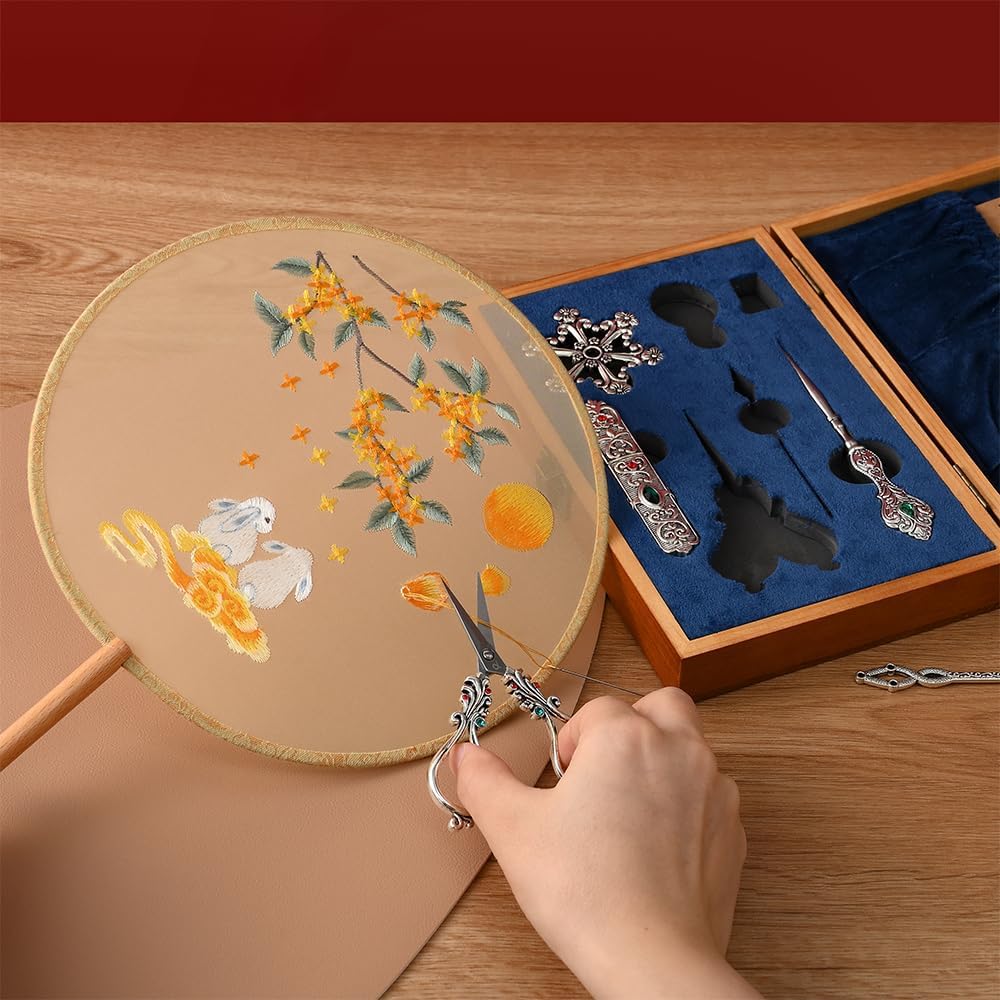 NOTIONSLAND Vintage Embroidery Scissors Kit, Stainless Steel Sewing Tools, Scissors, Sewing Awl, Needle Case, Thimble, Winding Board for Sewing, Knitting, Cross Stitch, Quilting, Silver