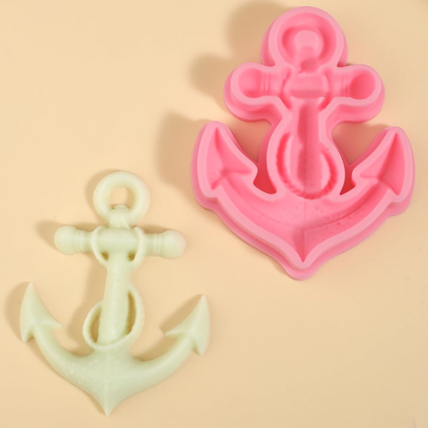 1Pcs Anchor Chocolate Fondant Mold, Food Grade Nautical Anchor Candy Silicone Mold, Suitable for Cupcake Decoration Soft Candy Biscuit Gum Making, Uv Resin Pendant Clay Plaster Modeling