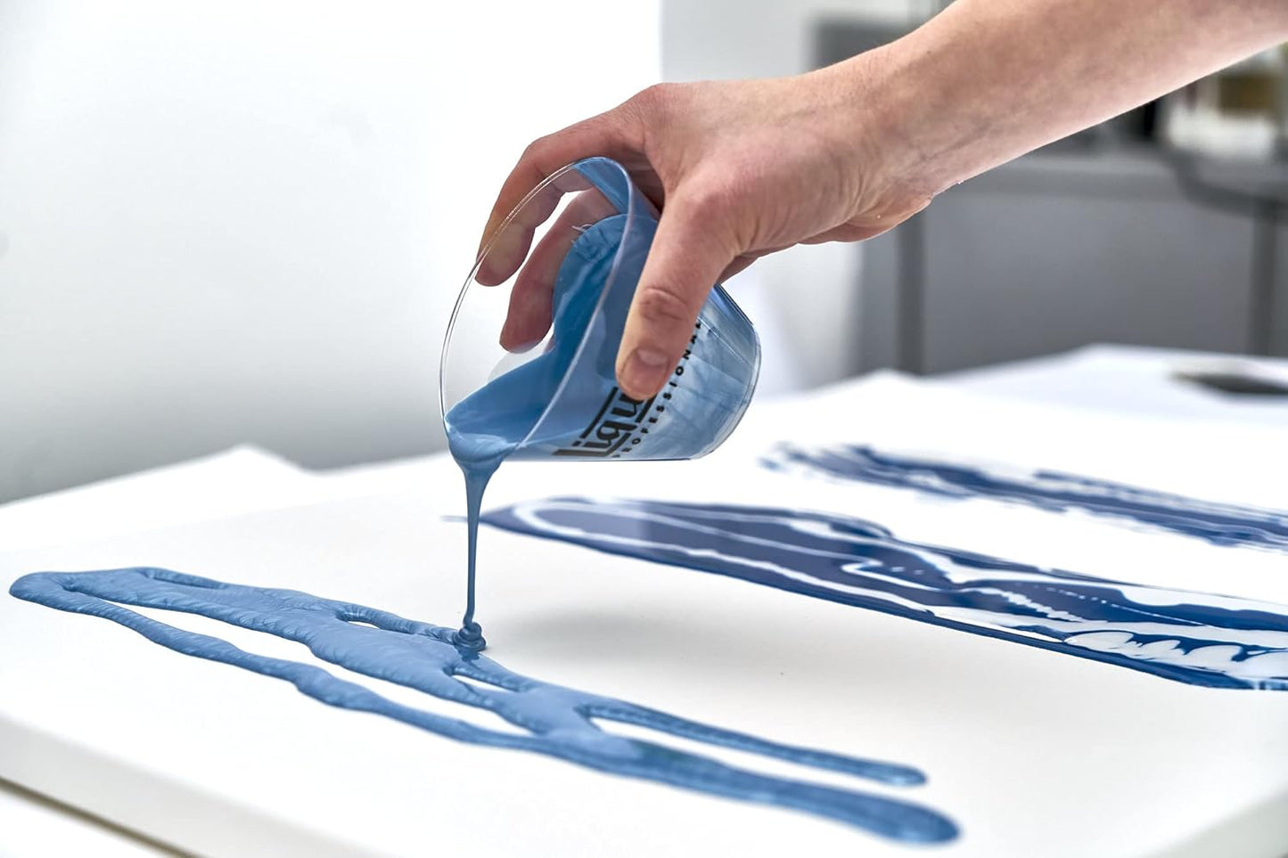 Liquitex Professional Pouring Medium Set, Includes 3 x 4-oz Pouring Medium, Gloss, Matte, and Iridescent