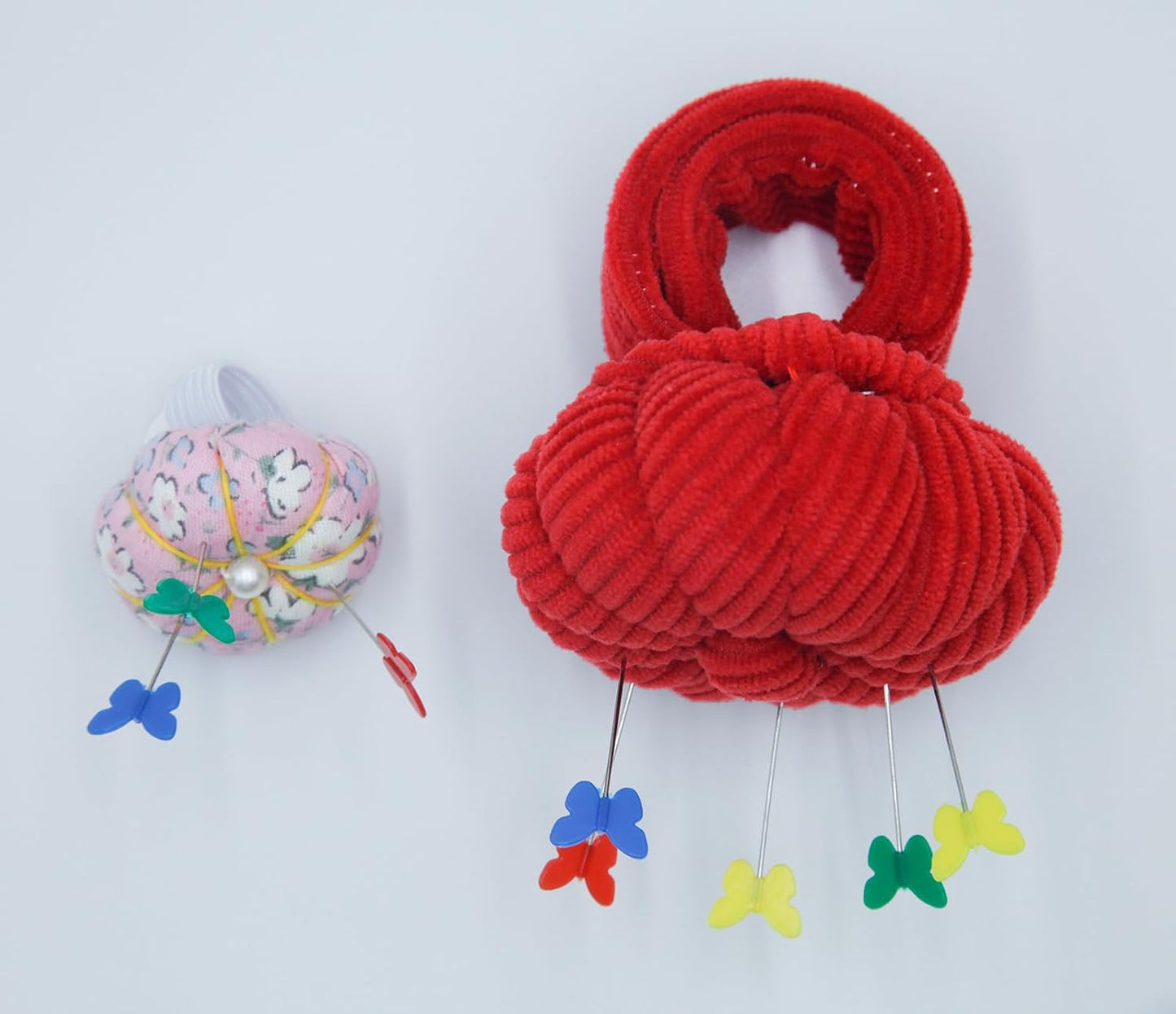 Wrist Pin Cushions, Sewing Needle Cushion kit with 1Pcs Elastic Strap Finger Ring Pincushions, Adjustable Strap Handcraft Needles Holder for Sewing and Quilting.(Red)