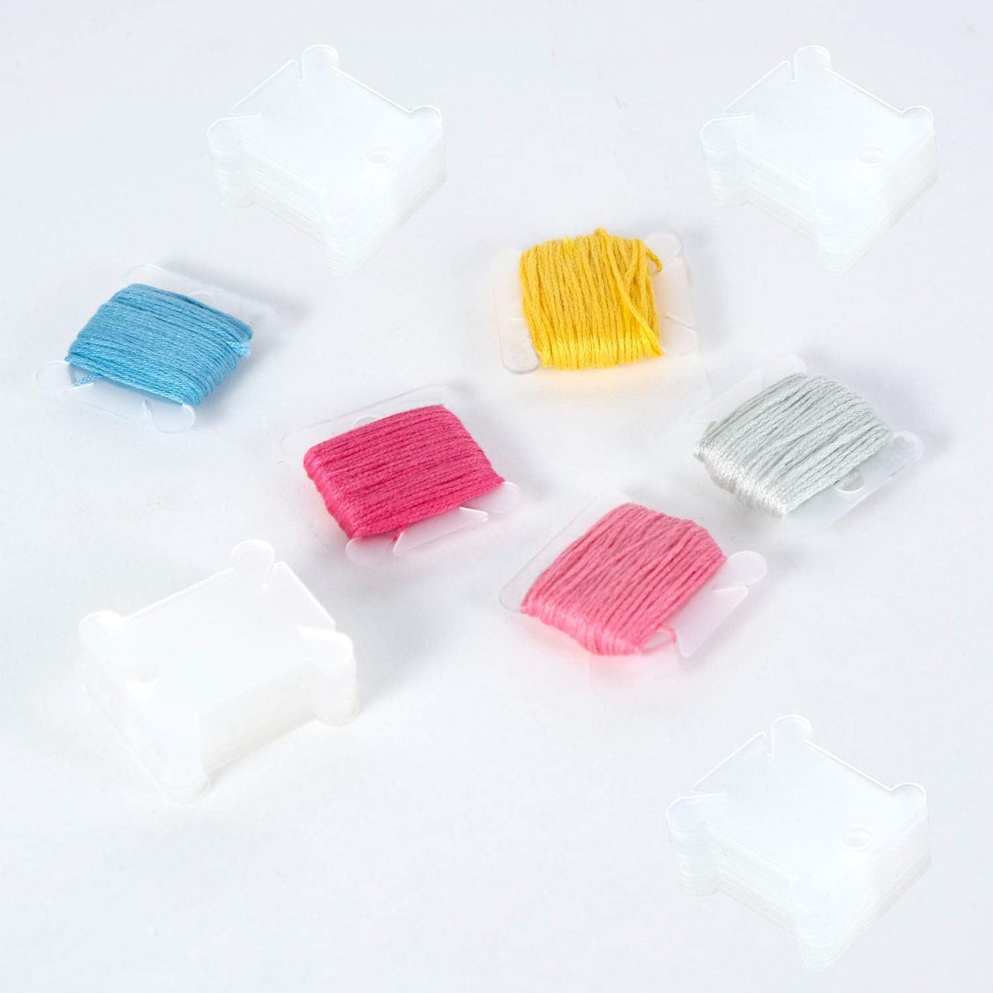 200 Pieces Plastic Floss Bobbins with Bobbin Winder for Cross Stitch Cotton Thread Craft DIY Sewing Storage, White