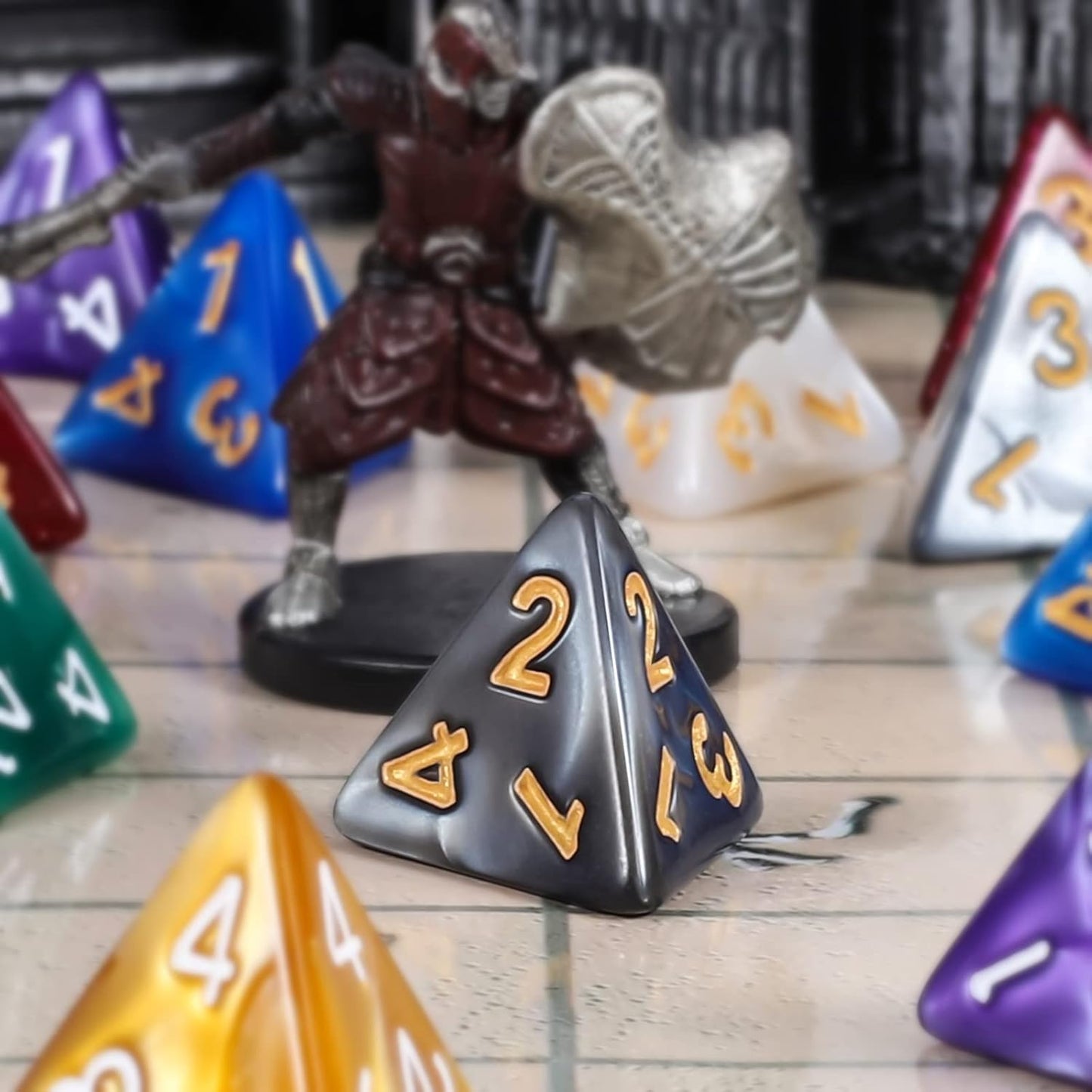 CiaraQ DND Polyhedral Dice (100pcs) with A Dice Bag Compatible with Dungeons and Dragons DND RPG MTG Role Playing Table Games (D4 dice, 10 colors-100 pcs)
