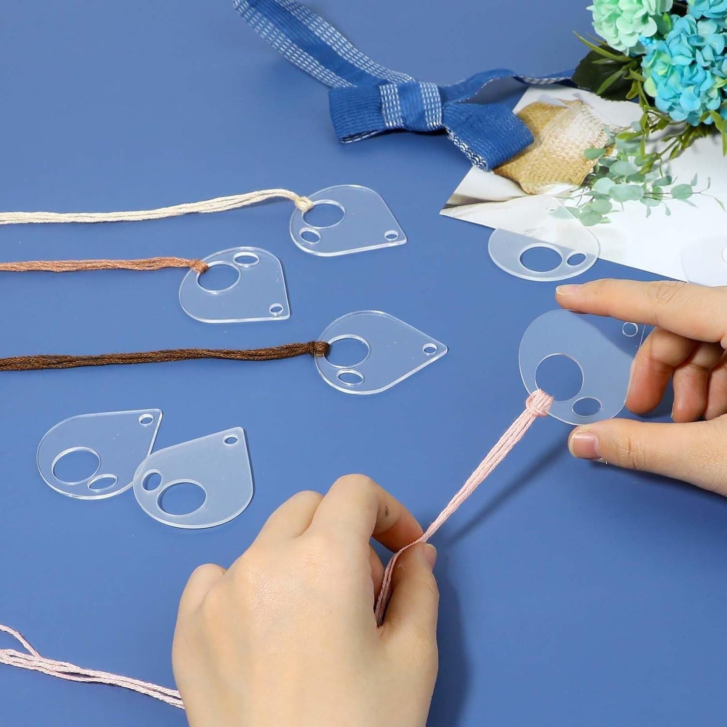 50Pcs Acrylic Embroidery Floss Organizer with 1Pc Hinged Ring, 50x43x2.5mm Slim Thread Bobbins for DIY Sewing & Craft Projects (Teardrop)