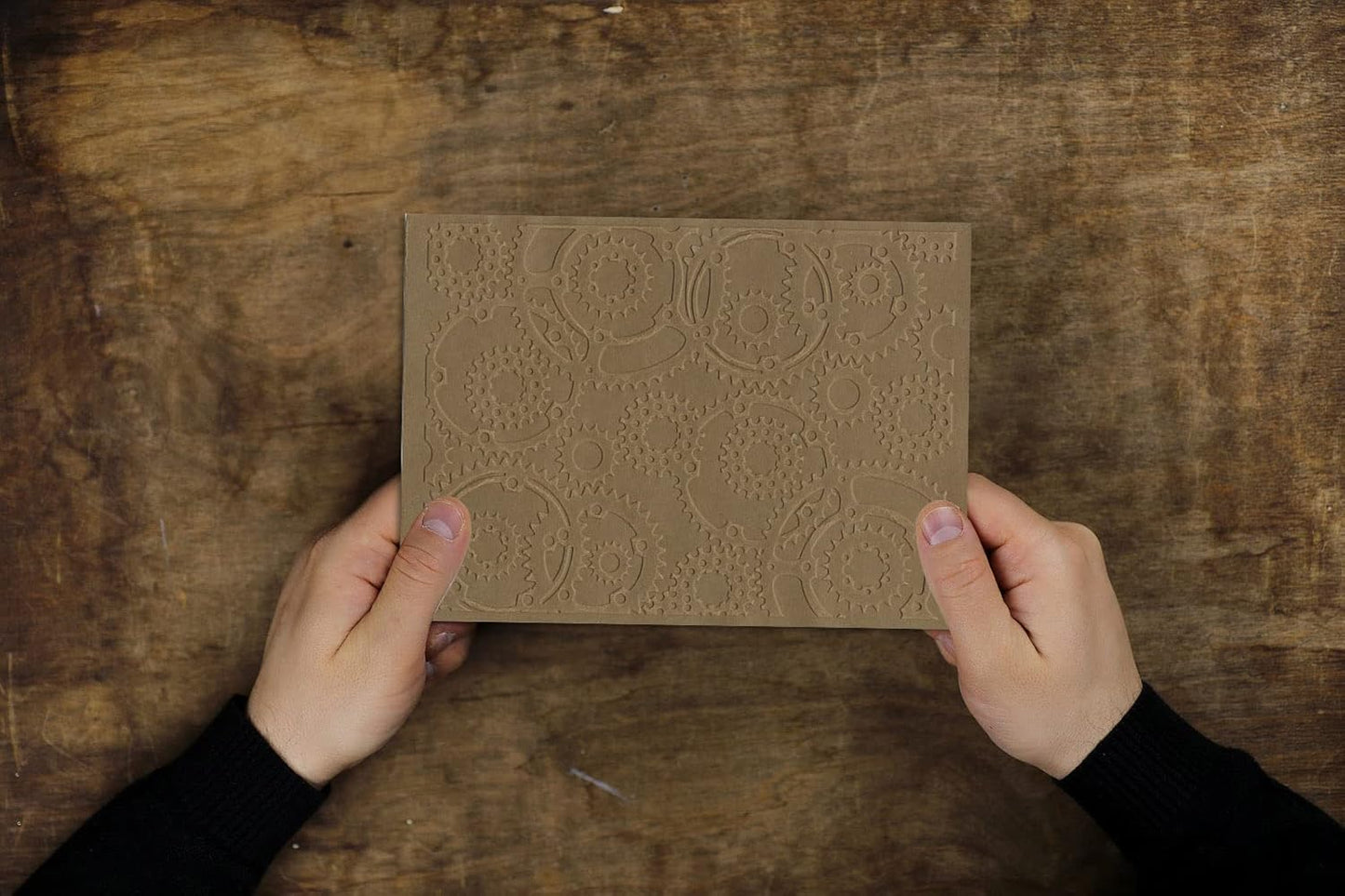 3-D Textured Impressions Gear Embossing Folder, Background Plastic Embossing Folder Template for Card Making Scrapbooking Paper Craft Album Stamps DIY Décor