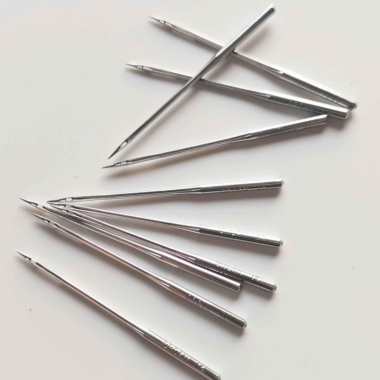 HONEYSEW 10PCS SLX75 SY2054 Organ Serger Overlock Sewing Machine Needle for Singer 14U Sharp (SY2054 12+14)