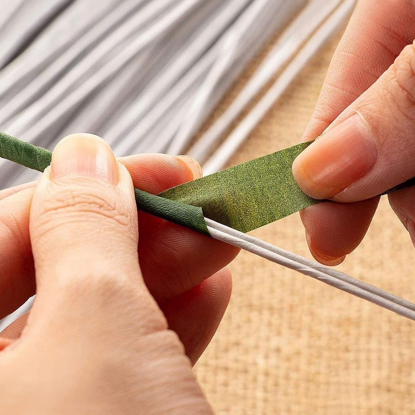 Juvale 18 Gauge Wire Stems - White, 300-Pack, 16 in - Pre-Cut Floral & Craft Wire for Bendable Stem Shaping