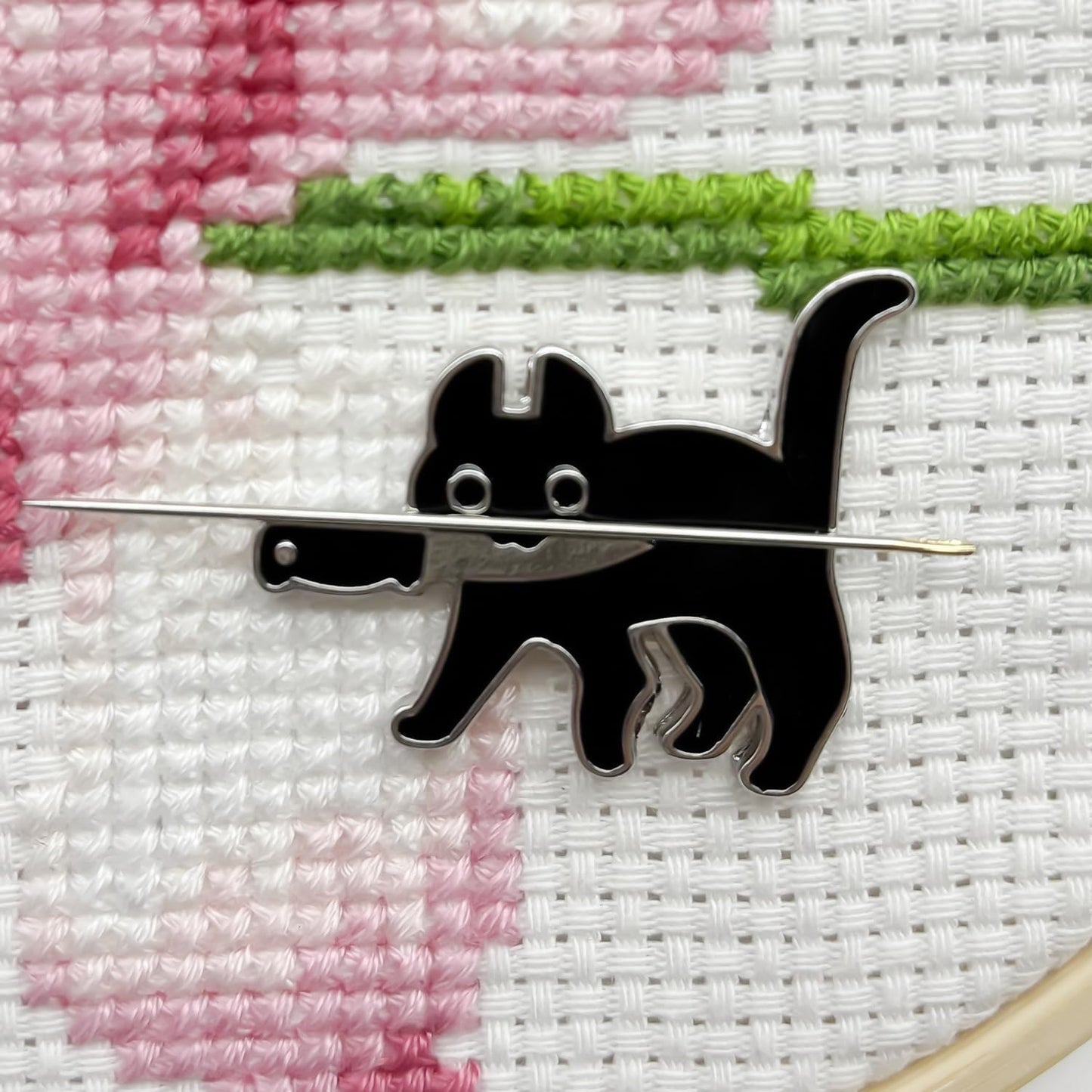 Black Cat Magnetic Needle Minder for Cross Stitch – Strong Needlepoint Holder, Embroidery Sewing Magnet – Secure & Decorative Needle Minders for Stitching & Crafting (Cat)