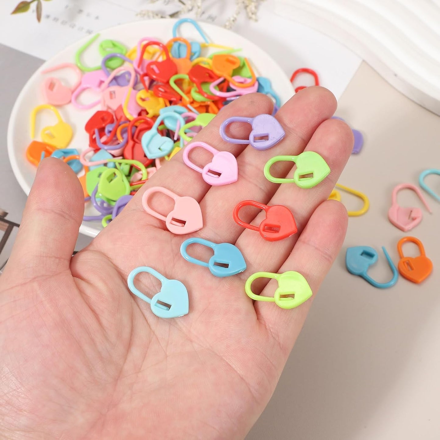 uxcell 200pcs Stitch Markers for Crocheting, Heart Shaped Crochet Marker Needle Clip Counter for Knitting Clothing Tag DIY Craft,Light Blue