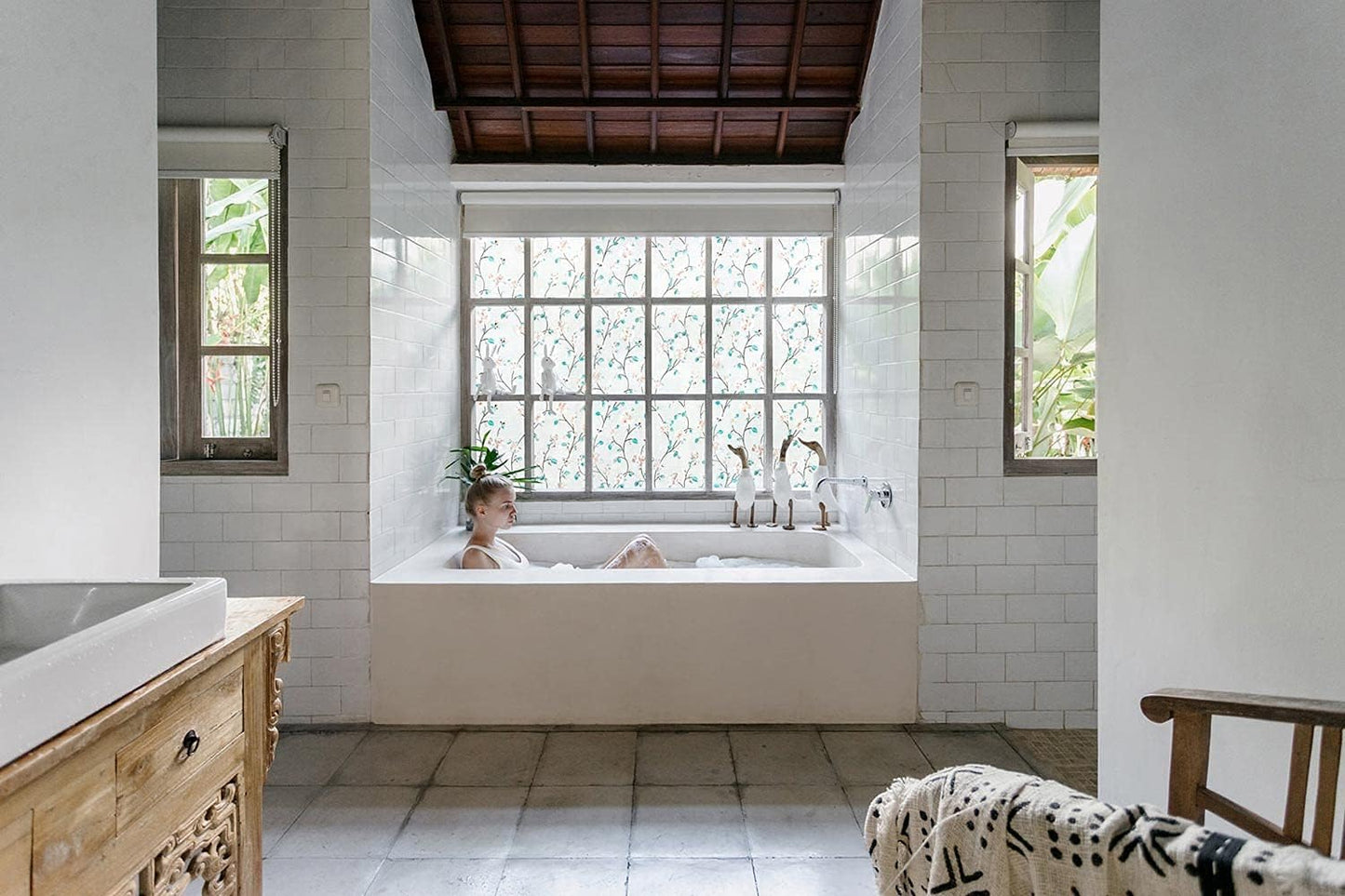 VSUDO Static Cling Decorative Window Privacy Film – Frosted Privacy Window Film with Jasmine Floral & Stained Glass Design, Adhesive-Free Tint for Home, Bathroom & Office (17.5" x 157.5")