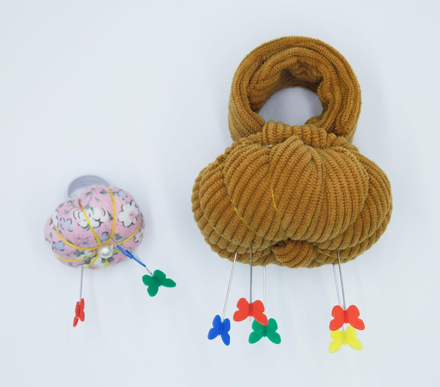 Wrist Pin Cushions, Sewing Needle Cushion kit with 1Pcs Elastic Strap Finger Ring Pincushions, Adjustable Strap Handcraft Needles Holder for Sewing and Quilting. (Peru)