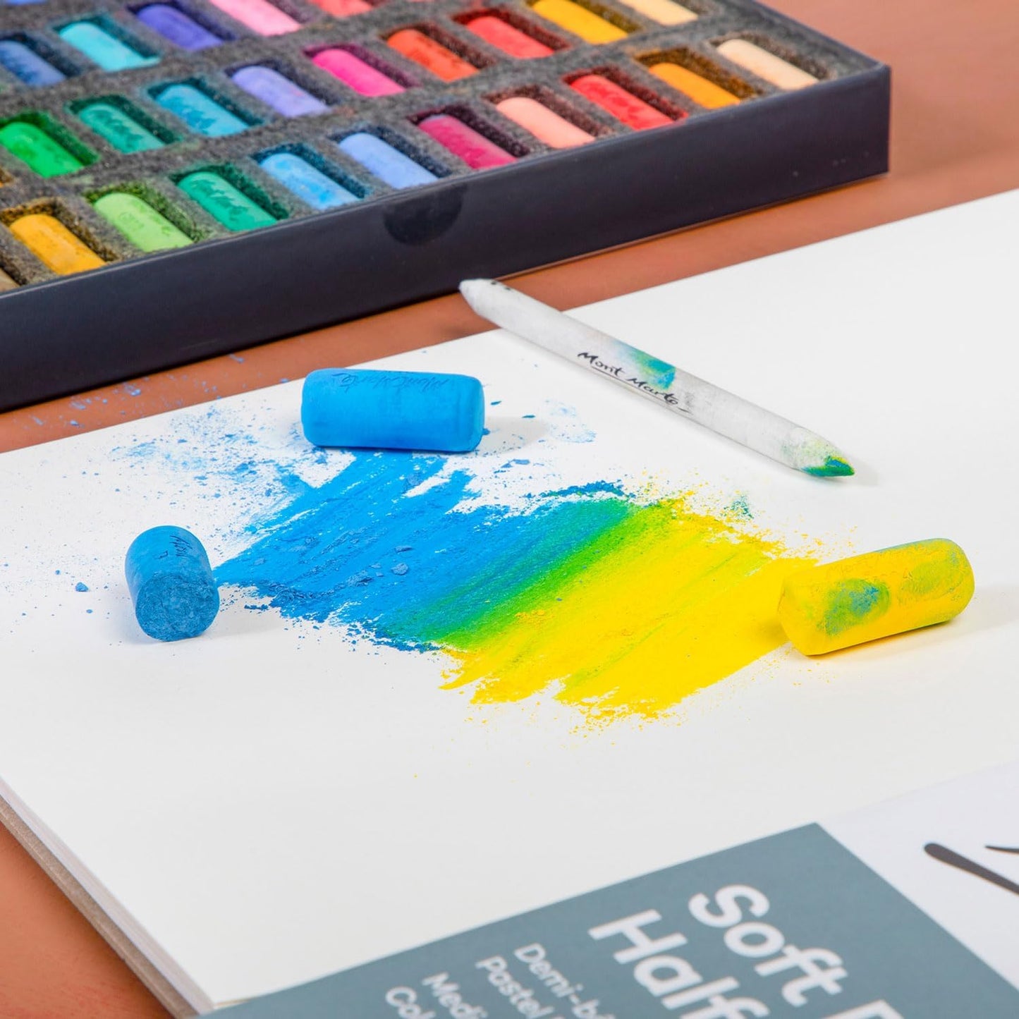 Mont Marte Soft Pastel Half Sticks 48pc, Pastels Art Supplies, Artist Quality Pastels, Extra Soft and Smooth Texture, Ideal for Professional Level Artwork