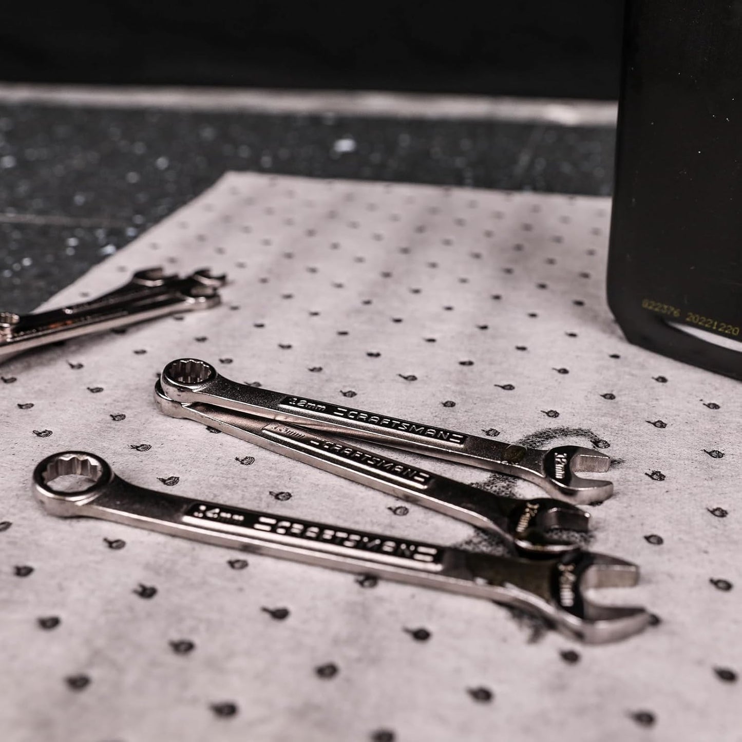 FlashDry - Universal Spill Absorbent Pads | 17.5” x 13.5” x 2mm Oil and All Purpose Premium Liquid Pads Packed in a Convenient Sturdy Dispensing Box - 300 Pads in Total