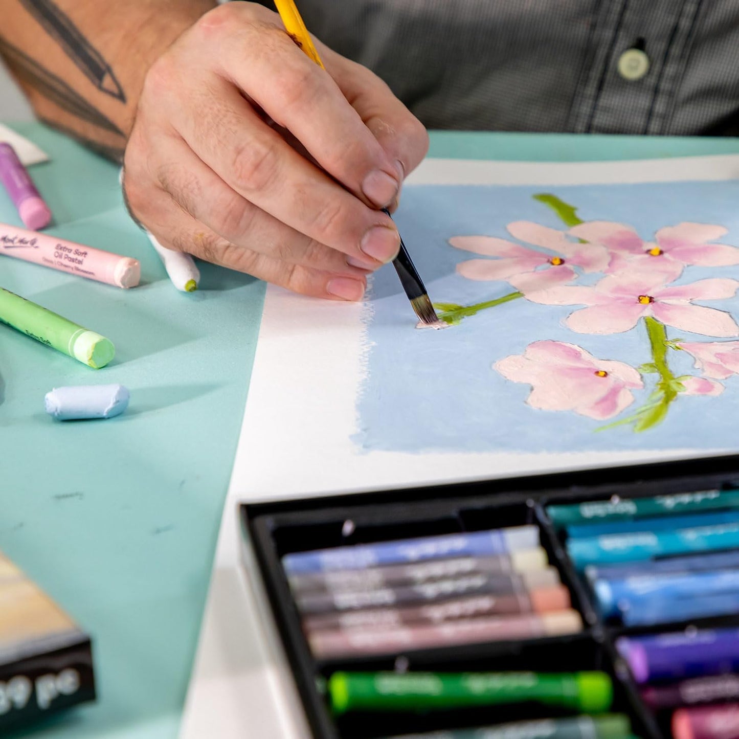 Mont Marte Extra Soft Oil Pastels Natural Hues Premium 26pc, Assorted Natural Colors, Vibrant and Buttery, Versatile Art Pastels for Blending, layering & Shading, Ideal for Coloring and Sketching