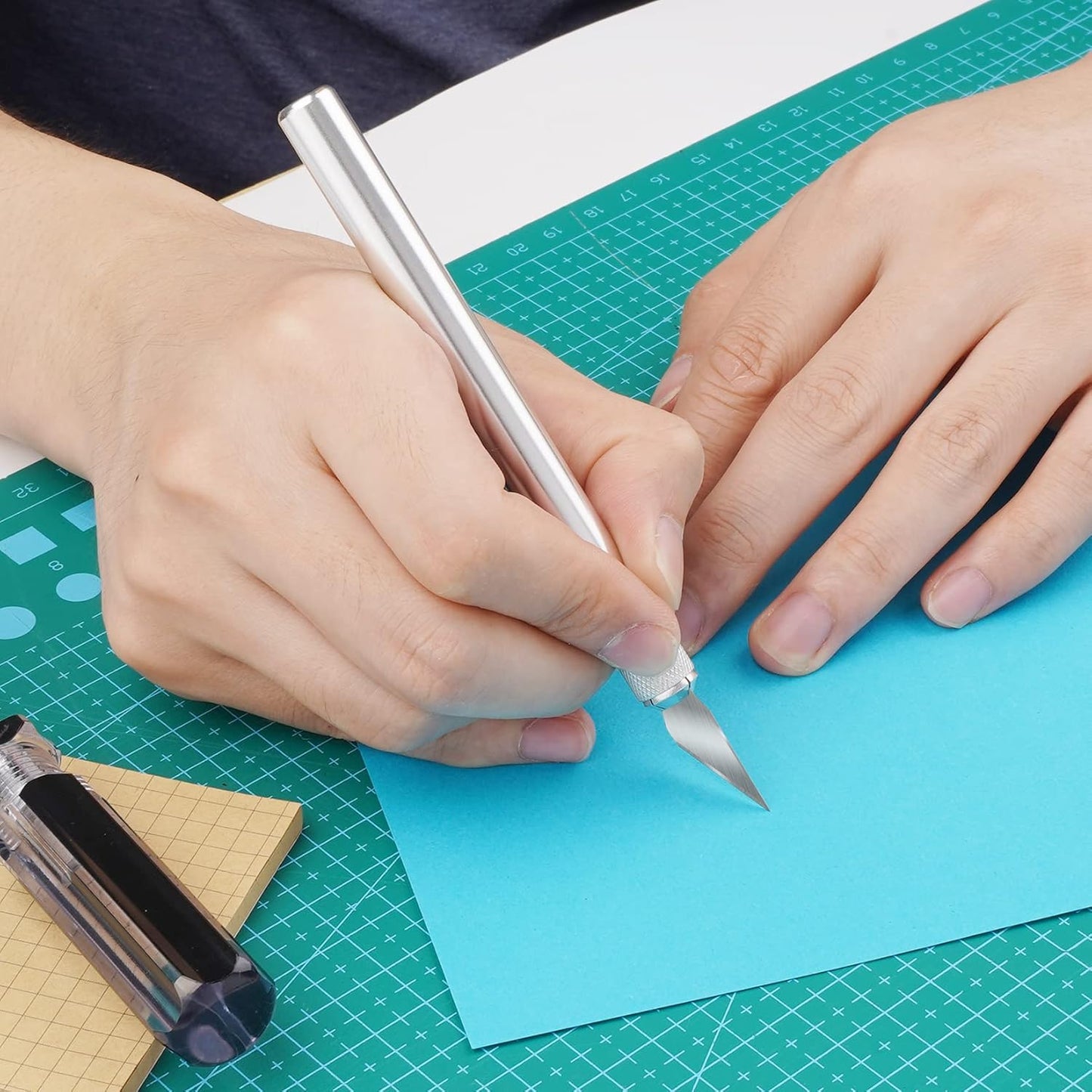 DIYSELF 150 PCS Hobby Knife Replacement Blades, #24 Sharp Exacto Knife Blades, Hobby Knife Blade Refills with Storage Case, High Carbon Steel Exacto Blades for Craft, Scrapbooking, Stencil (#24）