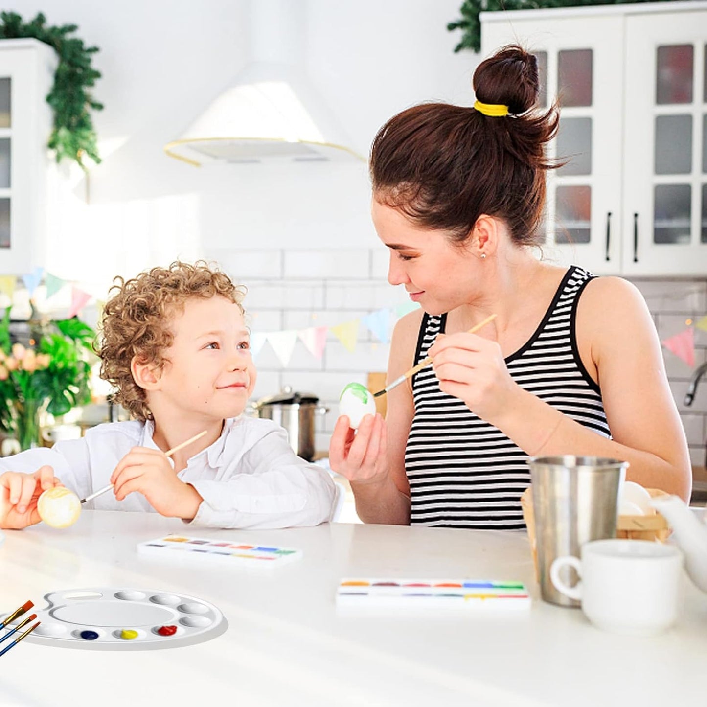 Hulameda Upgrade 4 Pack Paint Tray Palettes with Thumb Hole,Plastic Paint Pallets for Kids or Students to Craft DIY Painting or Have a Birthday Painting Party