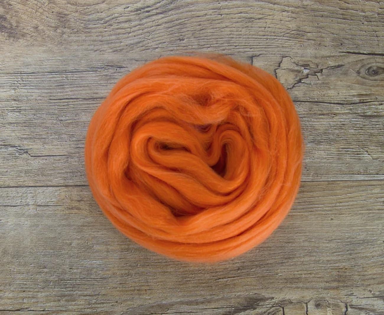 Revolution Fibers Merino Wool Combed Top | 1 lb Premium Wool Roving | 22 Micron, Best Merino Wool for Spinning, Tapestry, Needle Felting, Big Yarn Roving and Wall Hangings (Pumpkin)