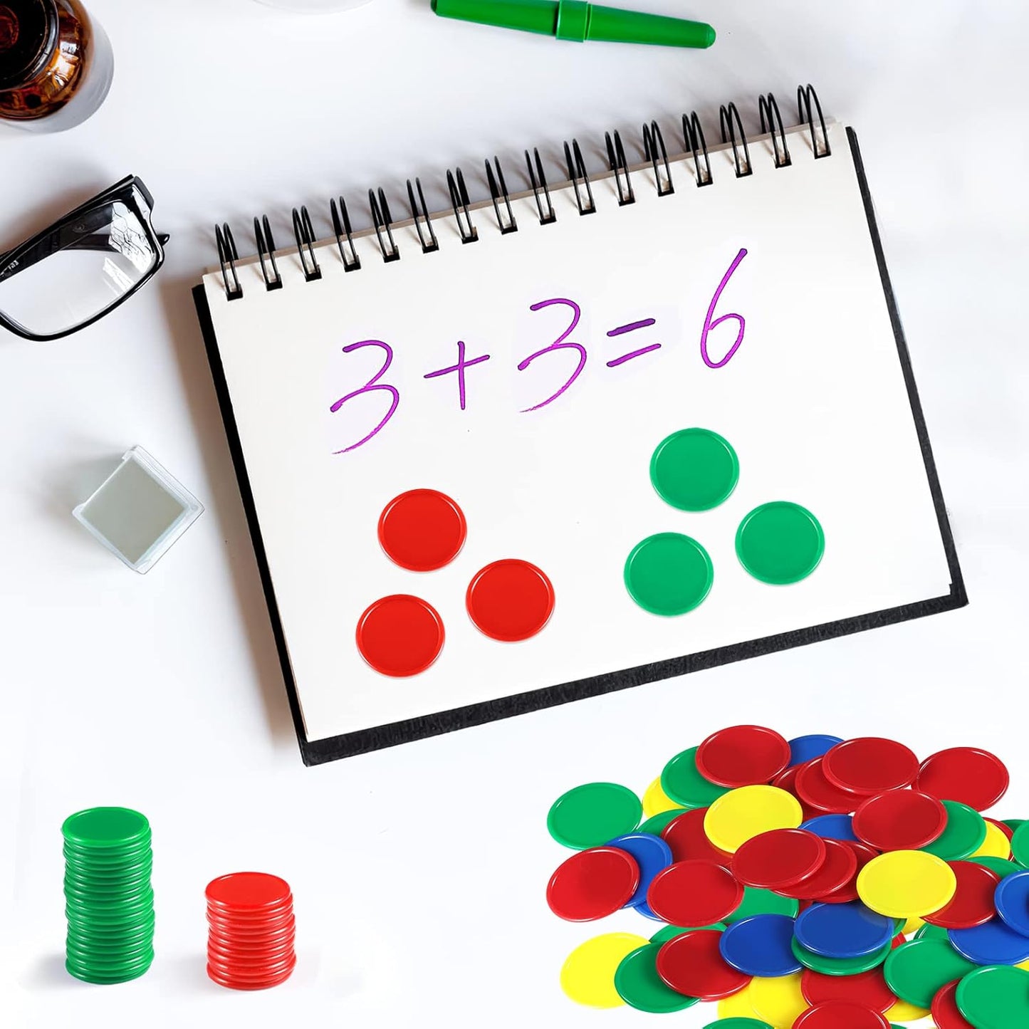Coopay 1 1/2 Inches Plastic Poker Chips Learning Counters Disks Bingo Chip Counting Discs Markers for Math Practice and Poker Card Game Tokens, Teaching Rewards, 200 Pieces (Red, Green, Blue, Yellow)