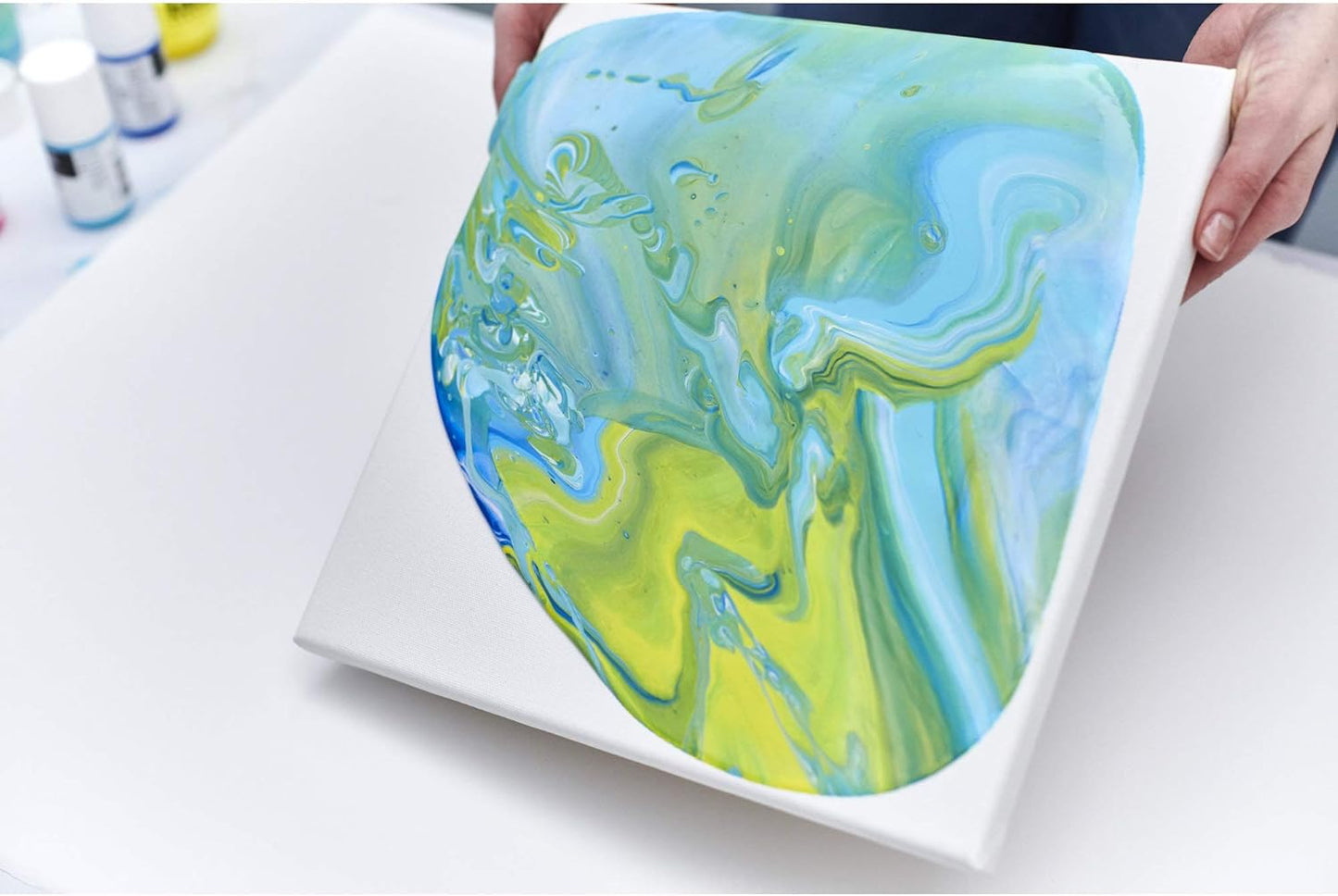 Liquitex Professional Effects Medium, 3.78L (1-Gallon), Gloss Pouring Medium