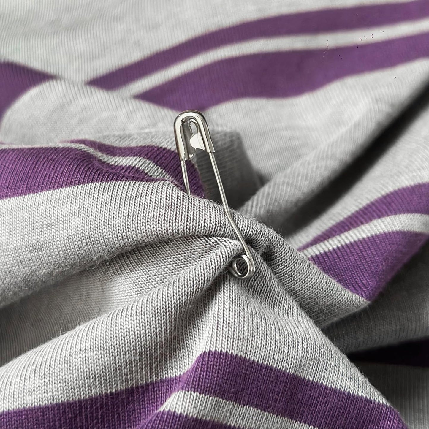 vrupin 100pcs Stainless Steel Curved Safety Pins for Quilting, Safety Pins Bulk Metal Silver Sewing Pins Clothing Clips Tool Decorative Safety pins (2inch)