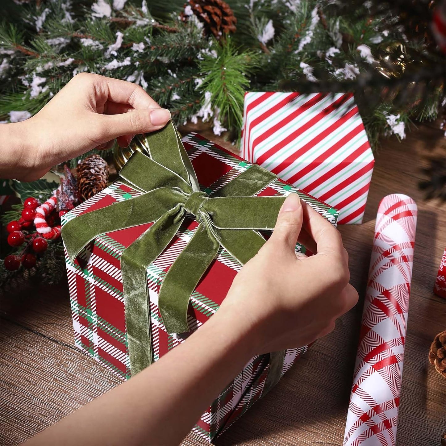 LaRibbons Thin Velvet Ribbon 1 Inch x 25 Yards, Moss Green Velvet Ribbon for Christmas Tree, Gift Wrapping, Wreath Bow, Outdoor Decoration