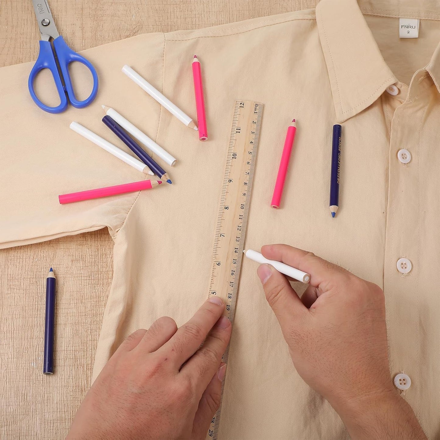 Hpmjz 12Pcs Fabric Tailors Markers for Sewing, Sewing Washable Disappearing Pen 3 Colors Sew Marking Chalk for Fabric Water Soluble Quilting Tracing Tools Dressmakers Embroidery DIY Crafts