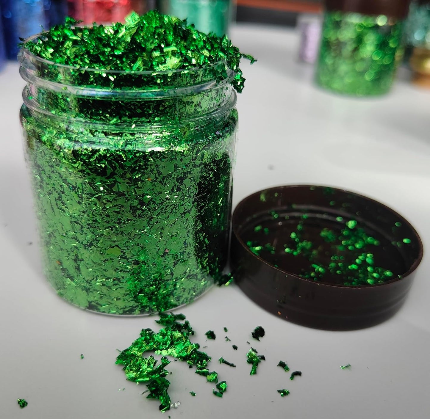 Gilding Flakes,Gold Foil Flakes for Resin,Blue Red Purple Pink Metallic Foil Flakes for Resin Jewelry Making,Nails,Painting Art,Crafts and Slime (Green)