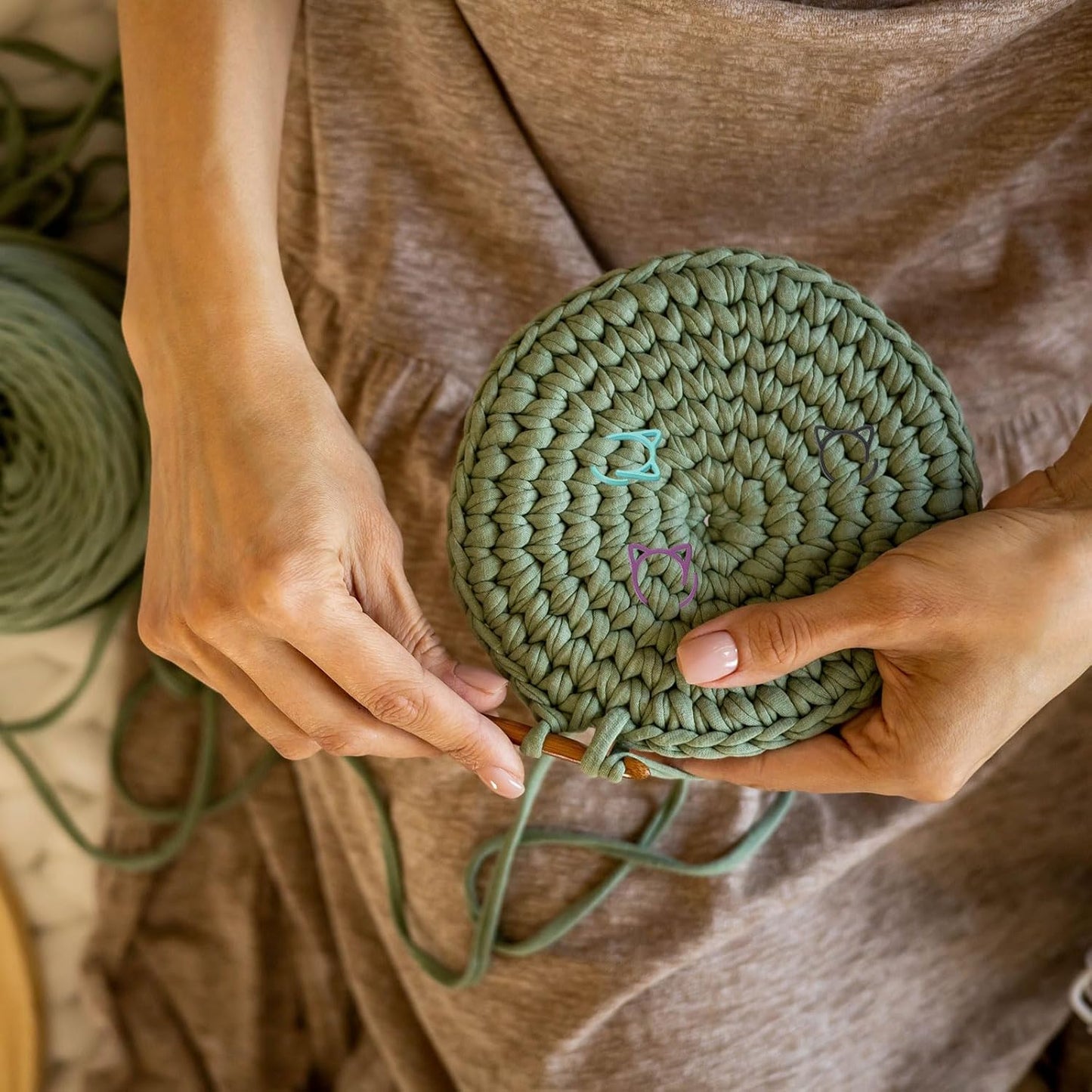 uxcell 50pcs Stitch Markers, Spiral Stitch Markers Crochet Needle Clip Counter Knit Ring Crochet Locking Sewing Accessories for DIY Handcraft Knitting and Crocheting, Fluorescent Yellow