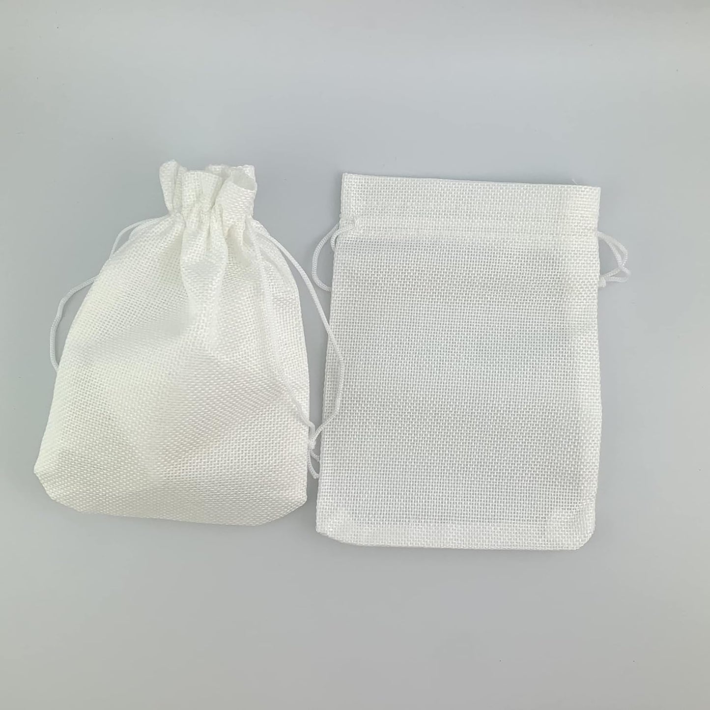 Palmhomee Pack of 25 Burlap Gift Bags with Drawstring Linen Jewelry Pouches Wedding Hessian Jute Bags for Birthday and Treat Pouches Party Wedding Favors Gift (5x7 Inch, White)