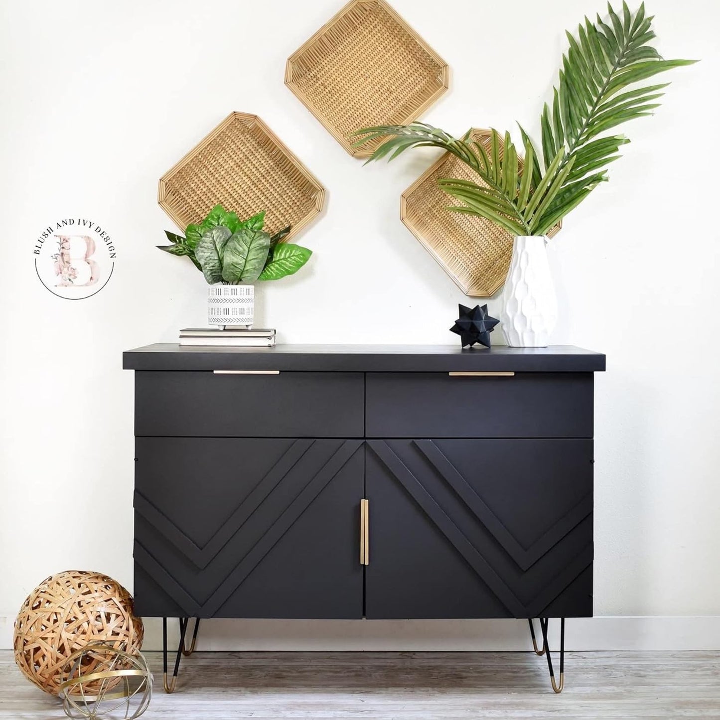 Dixie Belle Paint Company Chalk Finish Furniture Paint - Caviar (32oz) - Matte Black Chic Chalk Mineral DIY Furniture Paint