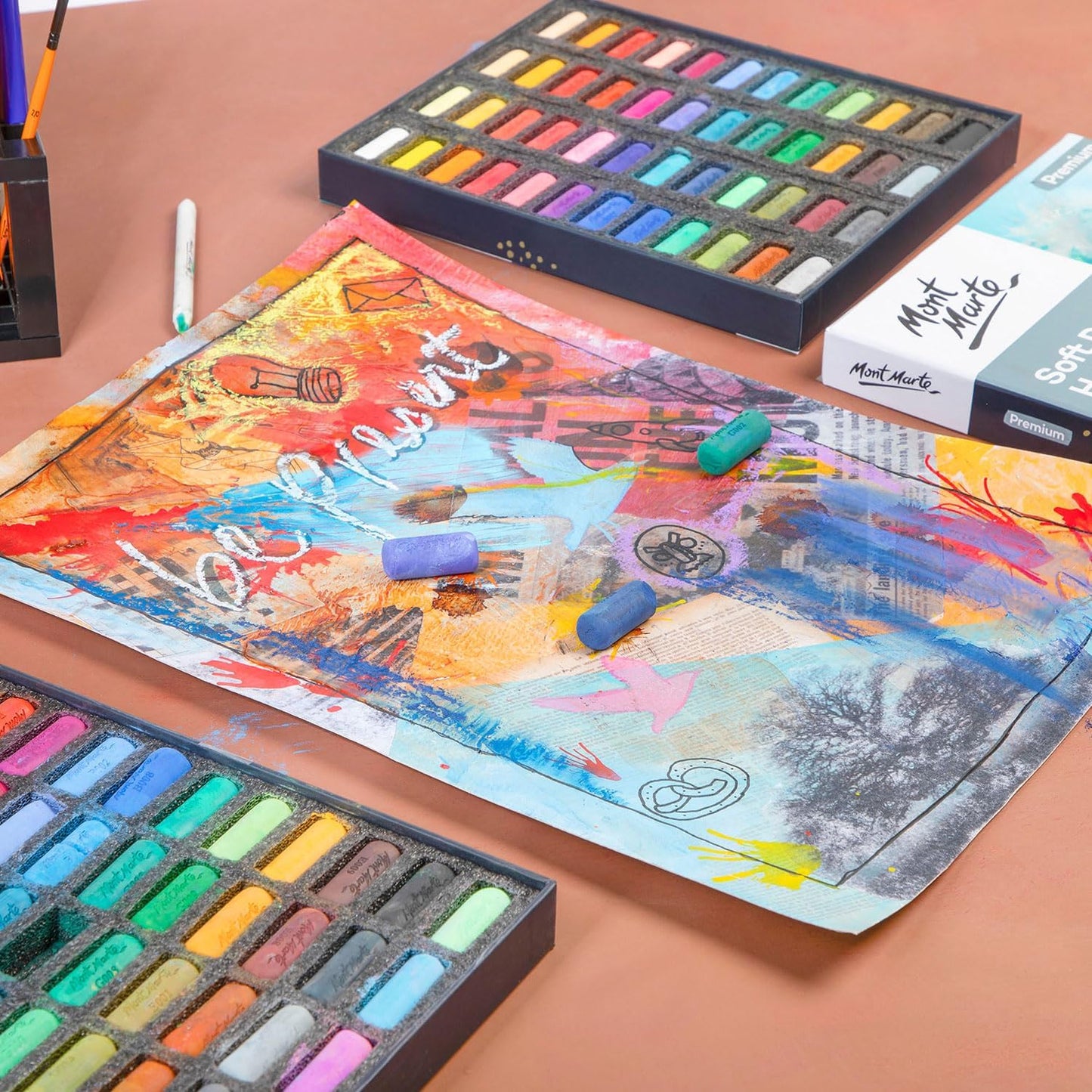 Mont Marte Soft Pastel Half Sticks 72pc, Pastels Art Supplies, Artist Quality Pastels, Extra Soft and Smooth Texture, Ideal for Professional Level Artwork