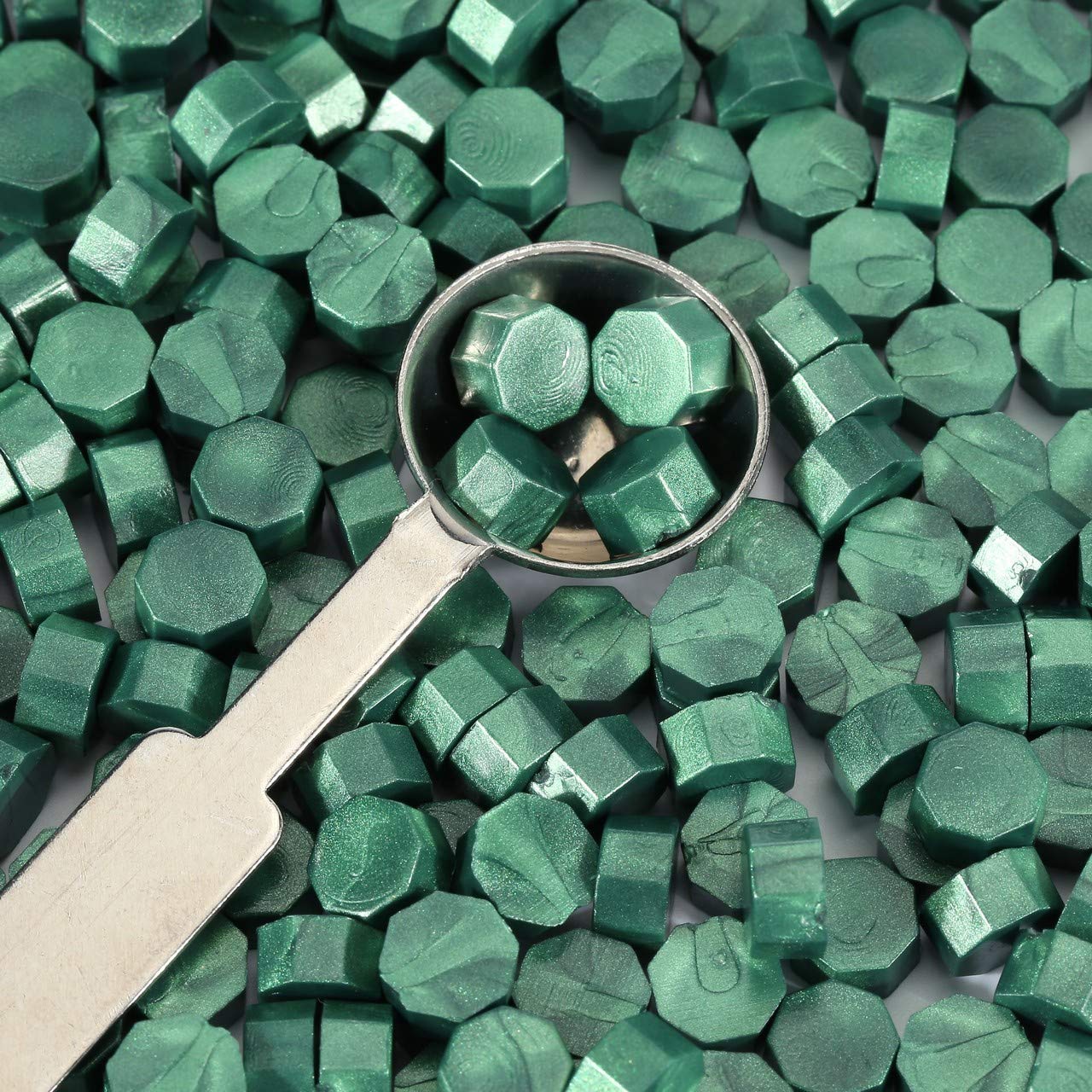 Yoption 360Pcs Metallic Green Sealing Wax Beads, Hexagon Wax Seal Beads with 4Pcs Tea Candles and 2 Melting Spoons for Wedding Invitations, Wine Packaging, Gift Wrap, Envelopes