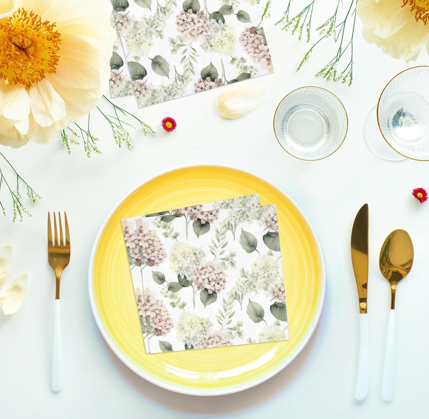 100 Pcs Hydrangea Scatter Floral Cocktail Beverage Napkins Hydrangeas Flowers Disposable Paper Dessert Napkin for Spring Summer Birthday Party Supplies